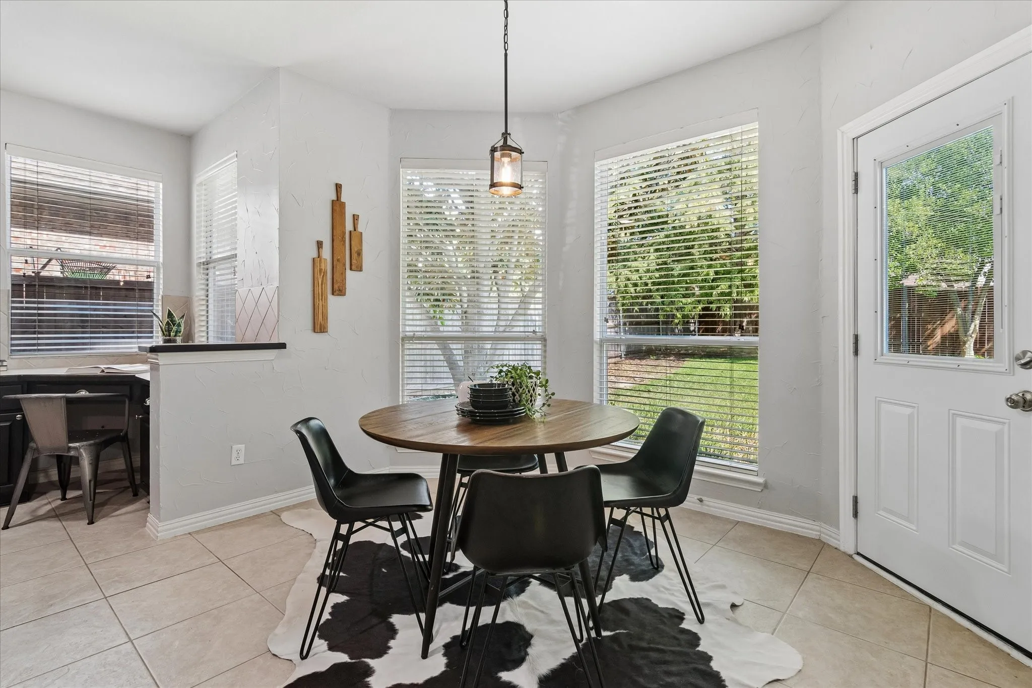 Single Family Residence For Sale in Collin County , 417 Rock Ridge Way, Mc Kinney, Texas 75072, 4 Bedroom, 4 Bathroom, 2 Garage spaces, 2,314 Sqft, built in 2001, mls#21398843, Real Estate Agent in Mc Kinney, Homes For Sale in Collin county, Homes For Sale in Mc Kinney, Realtor in Mc Kinney Texas, Real Estate Brokerage Independent Realty Texas, Luminita Cordes Realtor