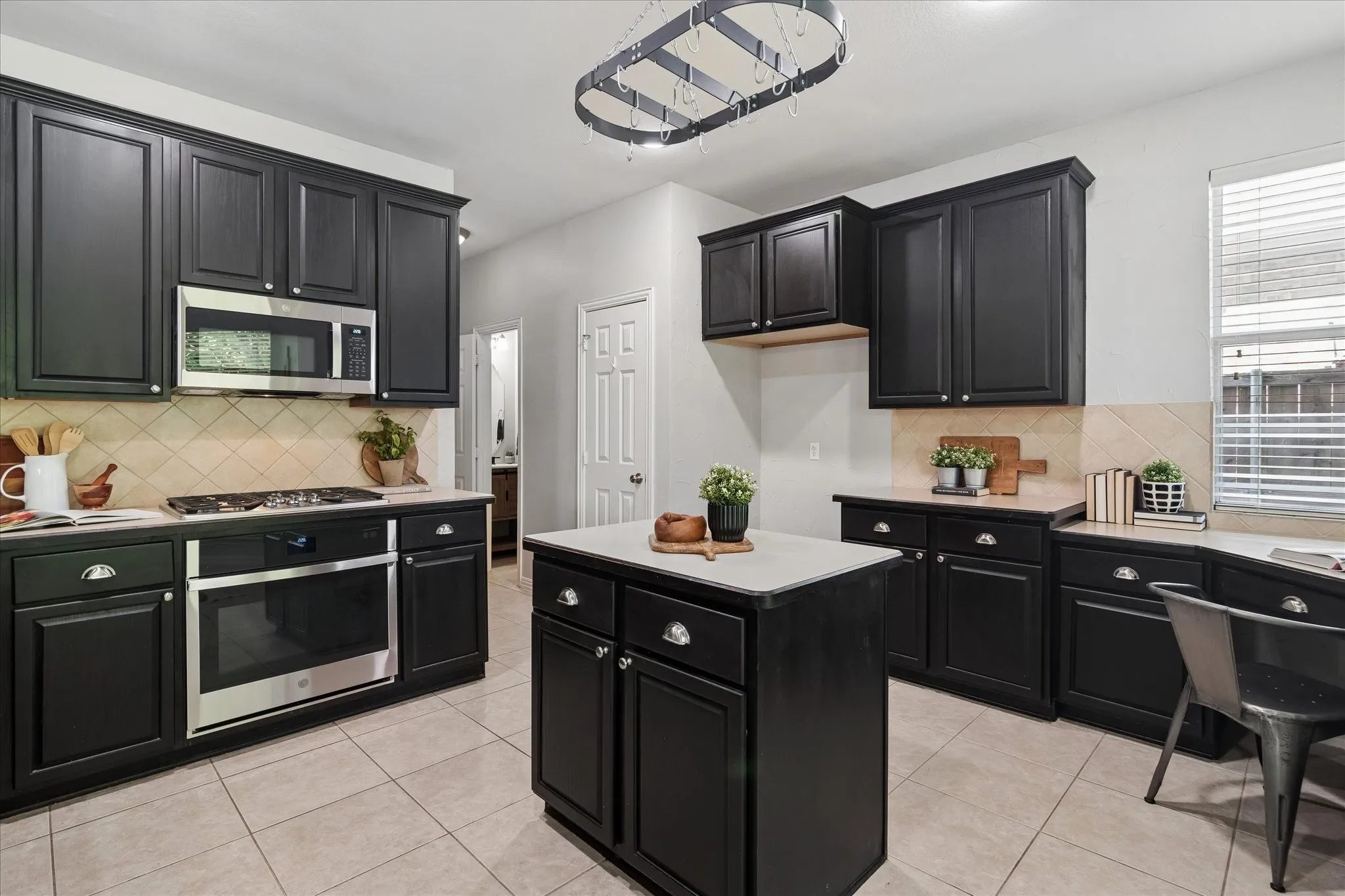 Single Family Residence For Sale in Collin County , 417 Rock Ridge Way, Mc Kinney, Texas 75072, 4 Bedroom, 4 Bathroom, 2 Garage spaces, 2,314 Sqft, built in 2001, mls#21398843, Real Estate Agent in Mc Kinney, Homes For Sale in Collin county, Homes For Sale in Mc Kinney, Realtor in Mc Kinney Texas, Real Estate Brokerage Independent Realty Texas, Luminita Cordes Realtor