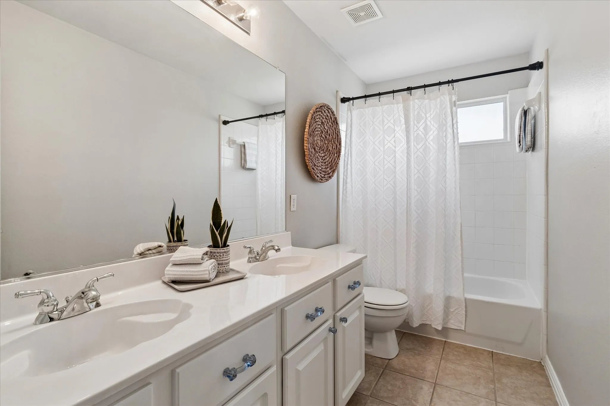 This Bath serves Bedrooms 3 & 4