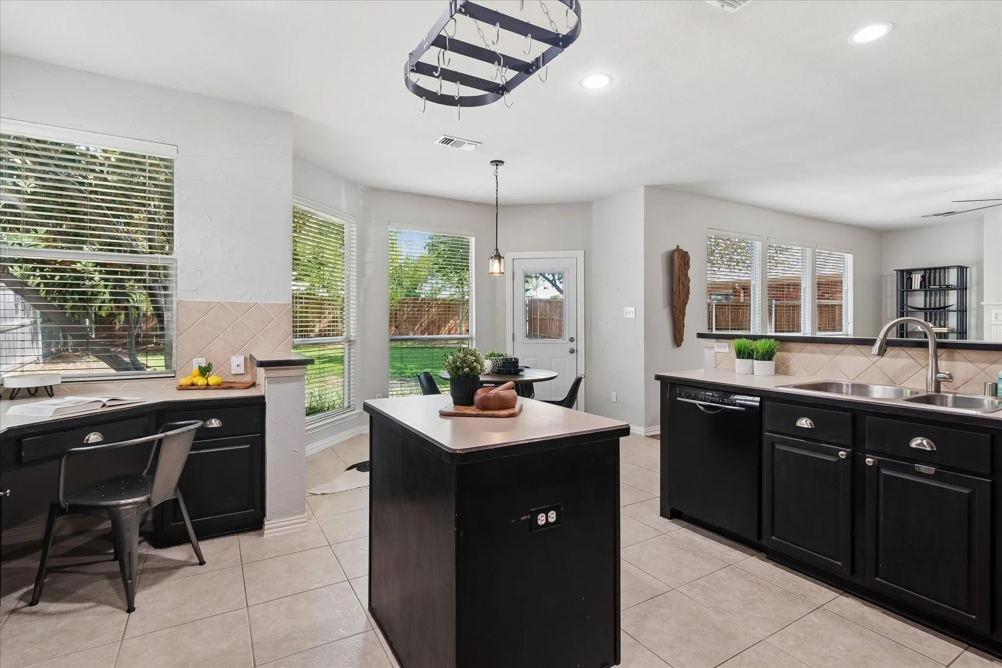 Single Family Residence For Sale in Collin County , 417 Rock Ridge Way, Mc Kinney, Texas 75072, 4 Bedroom, 4 Bathroom, 2 Garage spaces, 2,314 Sqft, built in 2001, mls#21398843, Real Estate Agent in Mc Kinney, Homes For Sale in Collin county, Homes For Sale in Mc Kinney, Realtor in Mc Kinney Texas, Real Estate Brokerage Independent Realty Texas, Luminita Cordes Realtor