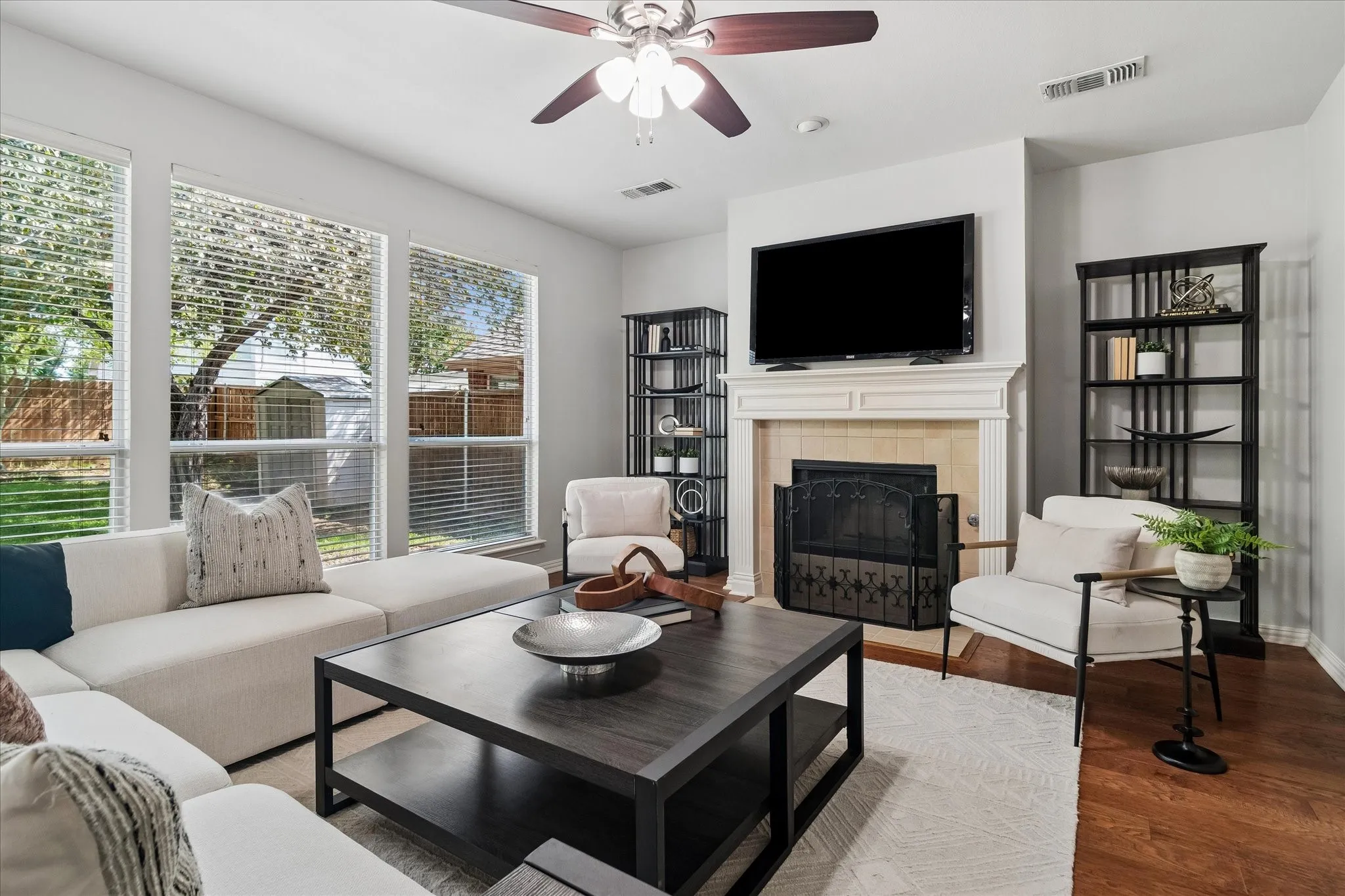 Single Family Residence For Sale in Collin County , 417 Rock Ridge Way, Mc Kinney, Texas 75072, 4 Bedroom, 4 Bathroom, 2 Garage spaces, 2,314 Sqft, built in 2001, mls#21398843, Real Estate Agent in Mc Kinney, Homes For Sale in Collin county, Homes For Sale in Mc Kinney, Realtor in Mc Kinney Texas, Real Estate Brokerage Independent Realty Texas, Luminita Cordes Realtor