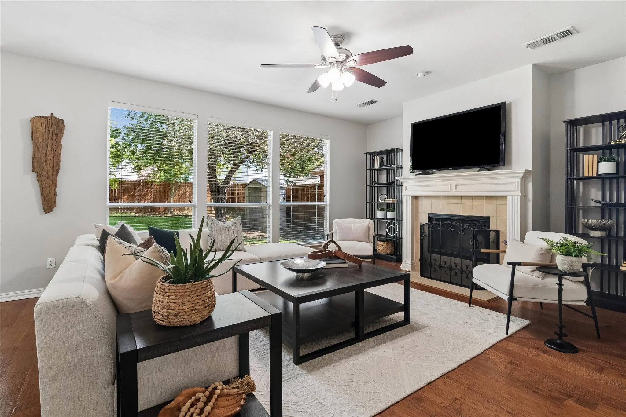 Single Family Residence For Sale in Collin County , 417 Rock Ridge Way, Mc Kinney, Texas 75072, 4 Bedroom, 4 Bathroom, 2 Garage spaces, 2,314 Sqft, built in 2001, mls#21398843, Real Estate Agent in Mc Kinney, Homes For Sale in Collin county, Homes For Sale in Mc Kinney, Realtor in Mc Kinney Texas, Real Estate Brokerage Independent Realty Texas, Luminita Cordes Realtor