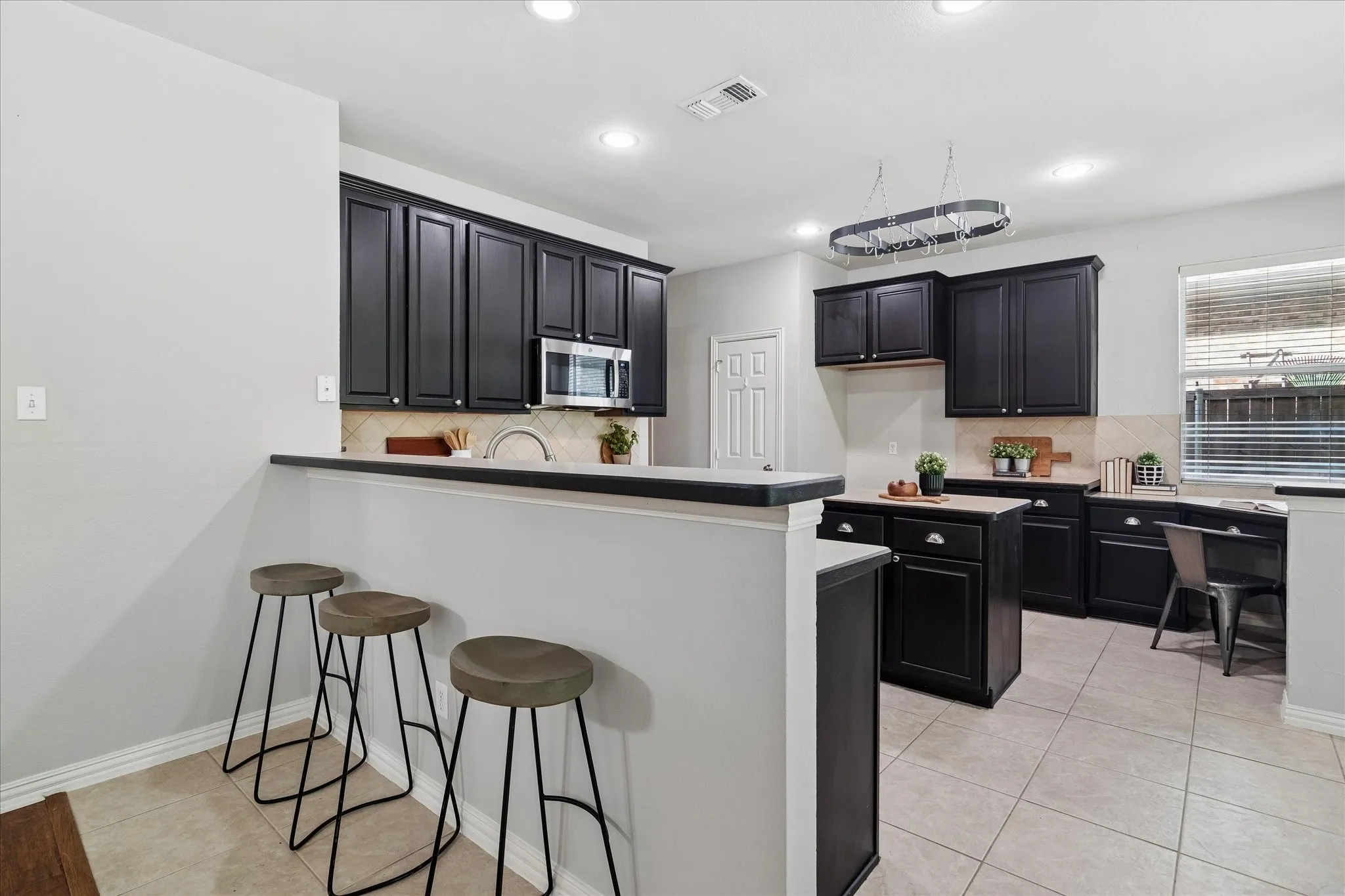 Single Family Residence For Sale in Collin County , 417 Rock Ridge Way, Mc Kinney, Texas 75072, 4 Bedroom, 4 Bathroom, 2 Garage spaces, 2,314 Sqft, built in 2001, mls#21398843, Real Estate Agent in Mc Kinney, Homes For Sale in Collin county, Homes For Sale in Mc Kinney, Realtor in Mc Kinney Texas, Real Estate Brokerage Independent Realty Texas, Luminita Cordes Realtor