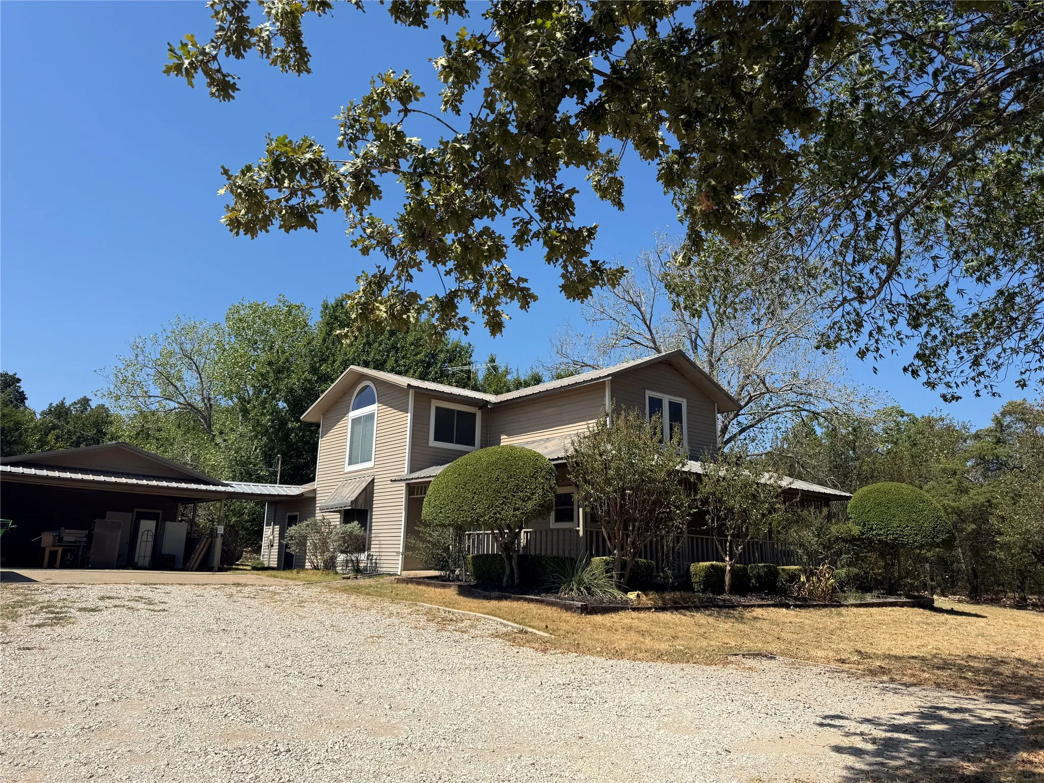 Single Family Residence For Sale in Johnson County , 820 Forgotten Lane, Burleson, Texas 76028, 3 Bedroom, 3 Bathroom, Garage spaces, 2,806 Sqft, built in 1990, mls#21388662, Real Estate Agent in Burleson, Homes For Sale in Johnson county, Homes For Sale in Burleson, Realtor in Burleson Texas, Real Estate Brokerage Independent Realty Texas, Luminita Cordes Realtor