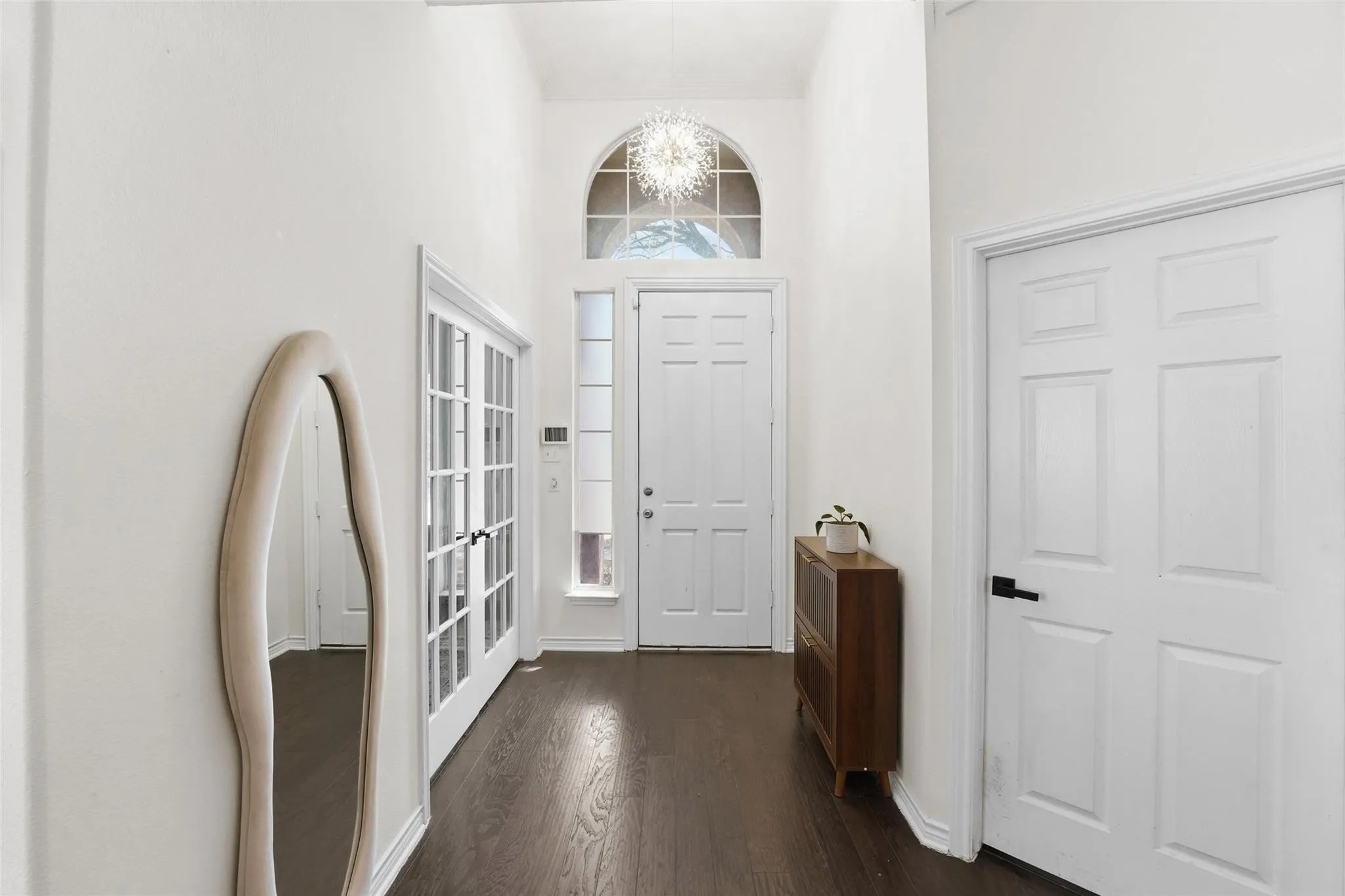 Single Family Residence For Sale in Dallas County , 8609 Old Oak Drive, Irving, Texas 75063, 3 Bedroom, 2 Bathroom, 2 Garage spaces, 1,531 Sqft, built in 1995, mls#21398838, Real Estate Agent in Irving, Homes For Sale in Dallas county, Homes For Sale in Irving, Realtor in Irving Texas, Real Estate Brokerage Independent Realty Texas, Luminita Cordes Realtor