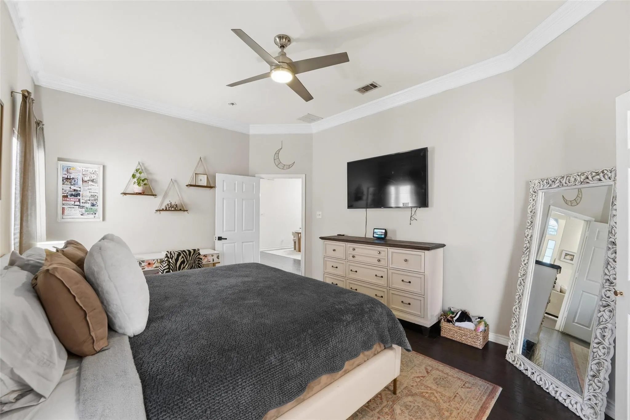 Single Family Residence For Sale in Dallas County , 8609 Old Oak Drive, Irving, Texas 75063, 3 Bedroom, 2 Bathroom, 2 Garage spaces, 1,531 Sqft, built in 1995, mls#21398838, Real Estate Agent in Irving, Homes For Sale in Dallas county, Homes For Sale in Irving, Realtor in Irving Texas, Real Estate Brokerage Independent Realty Texas, Luminita Cordes Realtor