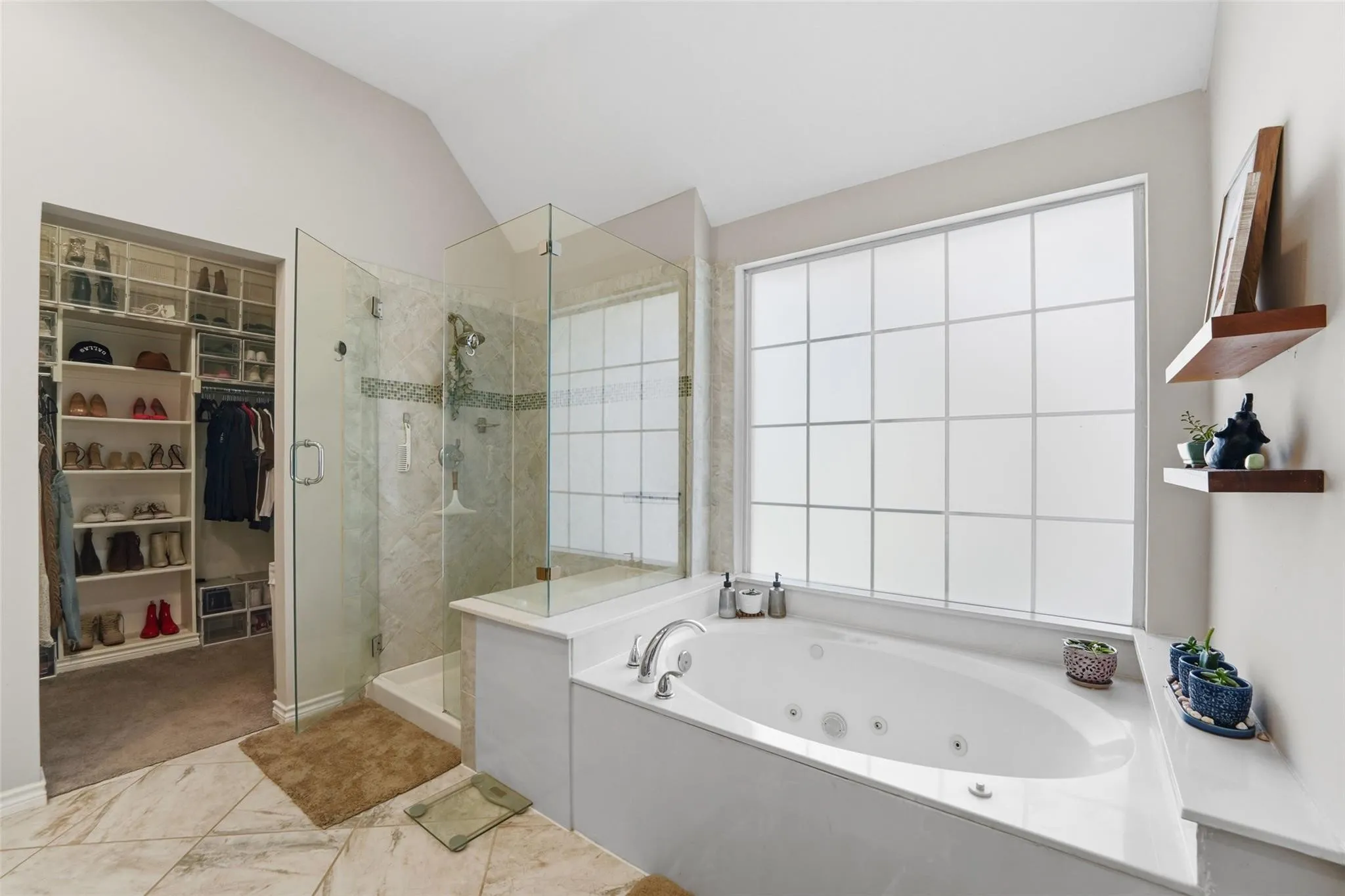 Single Family Residence For Sale in Dallas County , 8609 Old Oak Drive, Irving, Texas 75063, 3 Bedroom, 2 Bathroom, 2 Garage spaces, 1,531 Sqft, built in 1995, mls#21398838, Real Estate Agent in Irving, Homes For Sale in Dallas county, Homes For Sale in Irving, Realtor in Irving Texas, Real Estate Brokerage Independent Realty Texas, Luminita Cordes Realtor