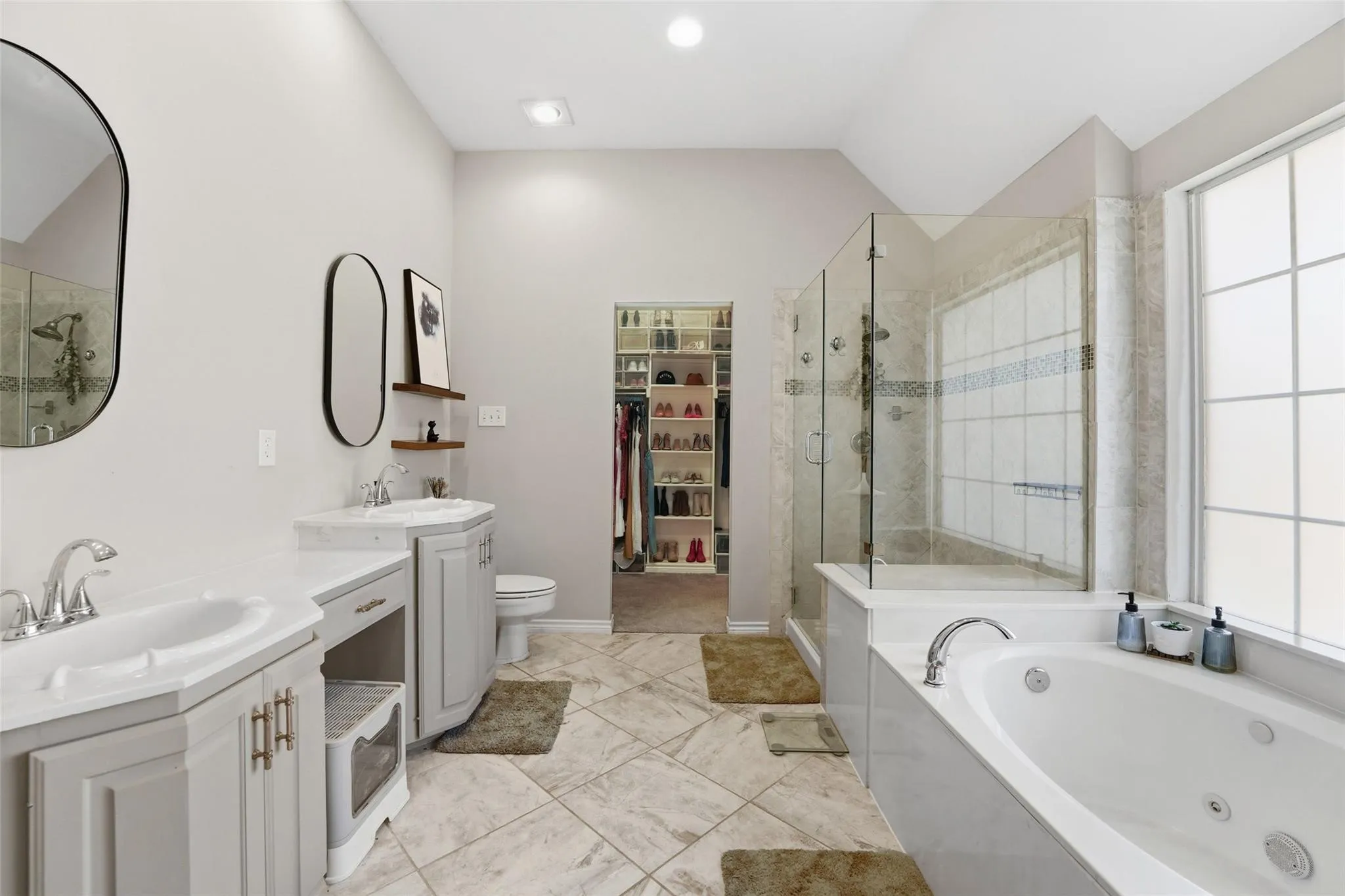 Single Family Residence For Sale in Dallas County , 8609 Old Oak Drive, Irving, Texas 75063, 3 Bedroom, 2 Bathroom, 2 Garage spaces, 1,531 Sqft, built in 1995, mls#21398838, Real Estate Agent in Irving, Homes For Sale in Dallas county, Homes For Sale in Irving, Realtor in Irving Texas, Real Estate Brokerage Independent Realty Texas, Luminita Cordes Realtor