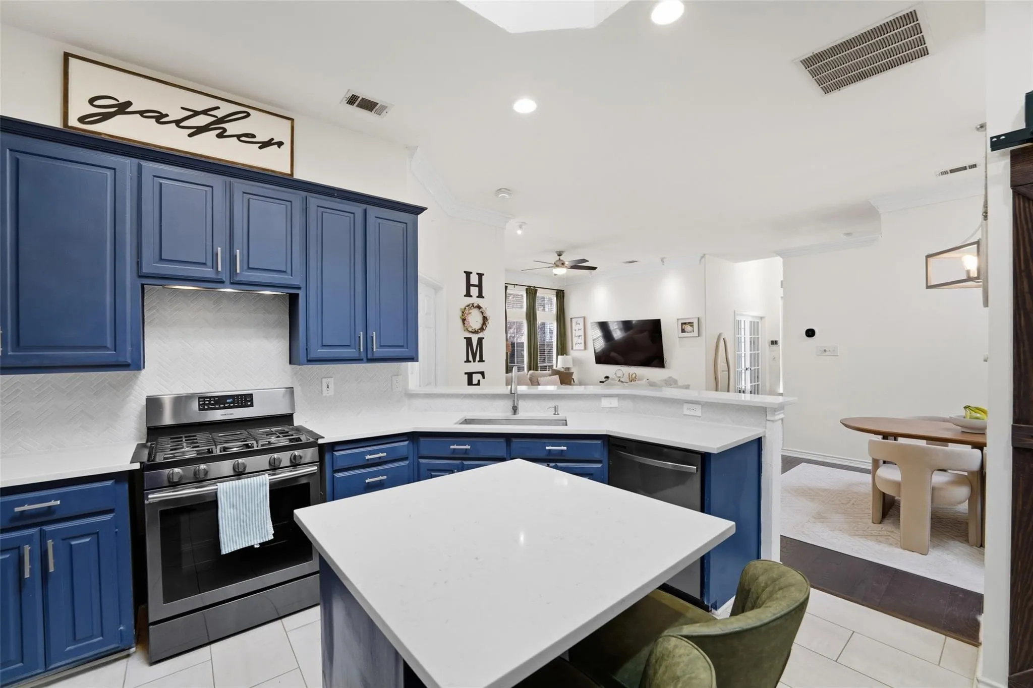 Single Family Residence For Sale in Dallas County , 8609 Old Oak Drive, Irving, Texas 75063, 3 Bedroom, 2 Bathroom, 2 Garage spaces, 1,531 Sqft, built in 1995, mls#21398838, Real Estate Agent in Irving, Homes For Sale in Dallas county, Homes For Sale in Irving, Realtor in Irving Texas, Real Estate Brokerage Independent Realty Texas, Luminita Cordes Realtor