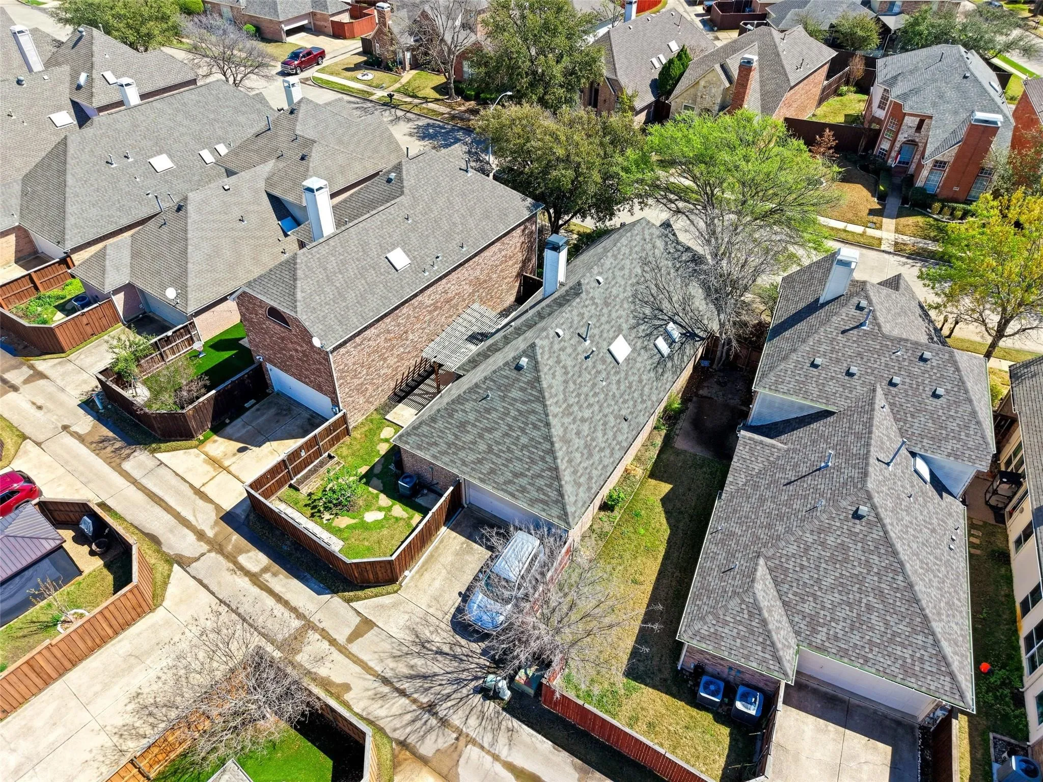 Single Family Residence For Sale in Dallas County , 8609 Old Oak Drive, Irving, Texas 75063, 3 Bedroom, 2 Bathroom, 2 Garage spaces, 1,531 Sqft, built in 1995, mls#21398838, Real Estate Agent in Irving, Homes For Sale in Dallas county, Homes For Sale in Irving, Realtor in Irving Texas, Real Estate Brokerage Independent Realty Texas, Luminita Cordes Realtor