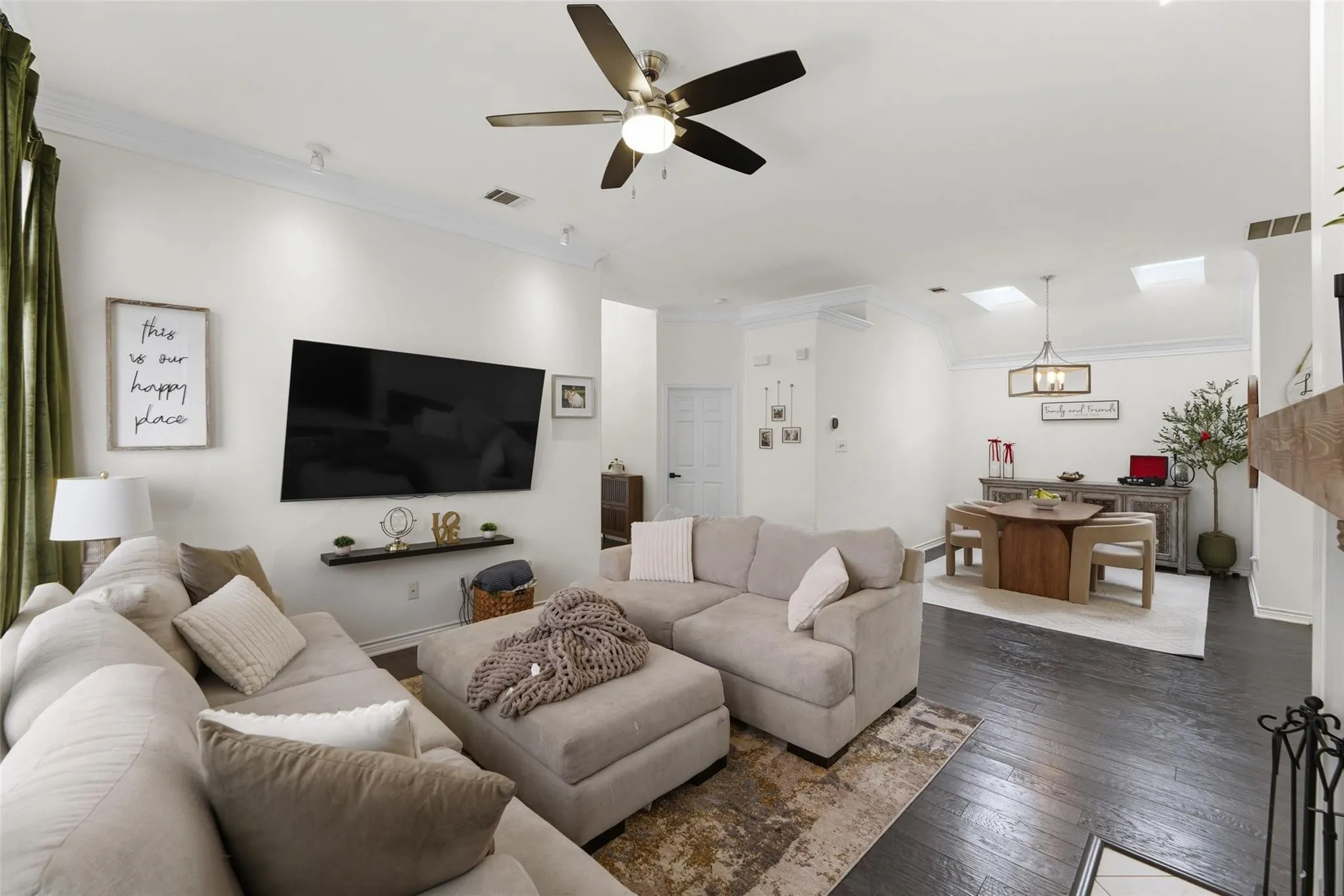Single Family Residence For Sale in Dallas County , 8609 Old Oak Drive, Irving, Texas 75063, 3 Bedroom, 2 Bathroom, 2 Garage spaces, 1,531 Sqft, built in 1995, mls#21398838, Real Estate Agent in Irving, Homes For Sale in Dallas county, Homes For Sale in Irving, Realtor in Irving Texas, Real Estate Brokerage Independent Realty Texas, Luminita Cordes Realtor