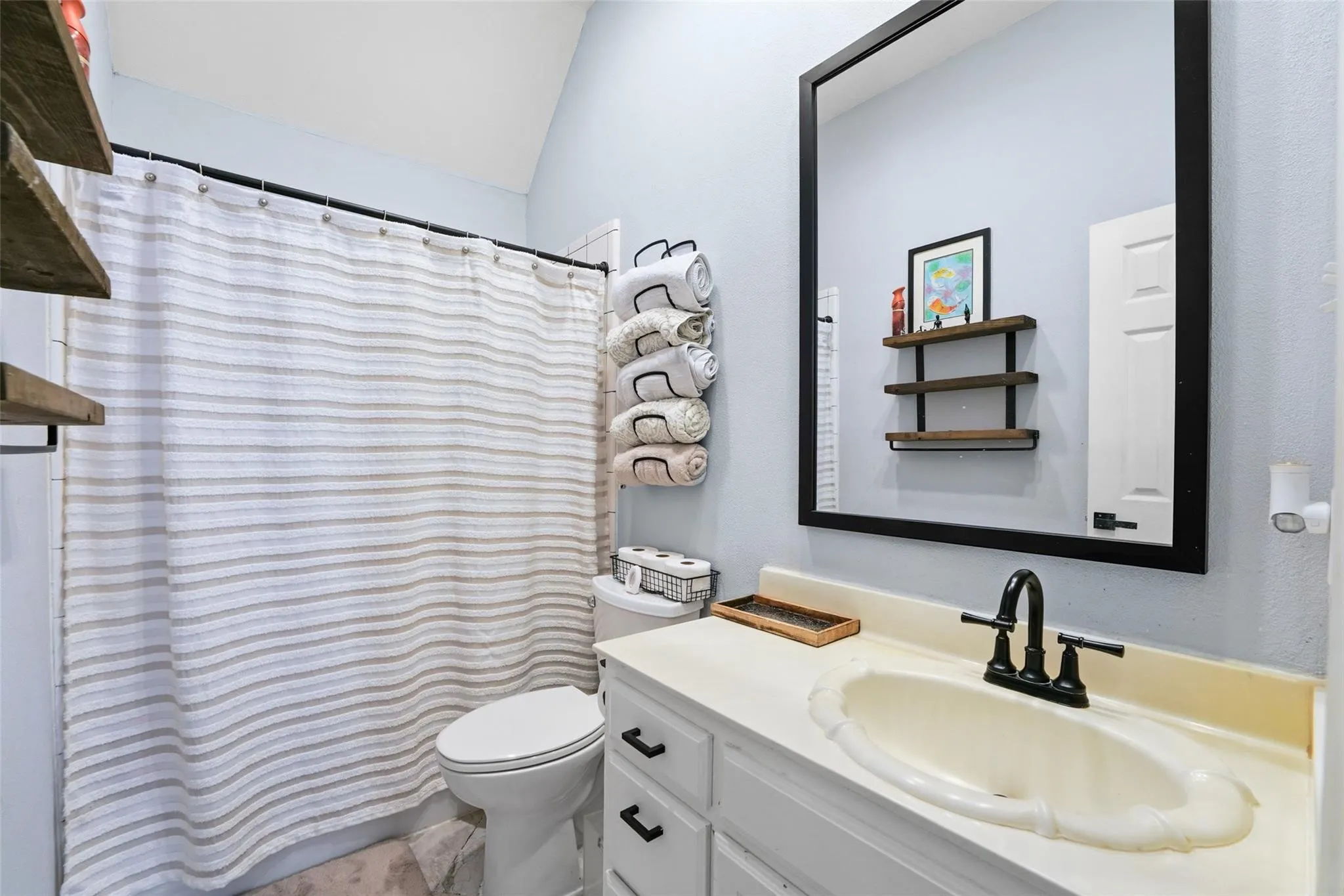 Single Family Residence For Sale in Dallas County , 8609 Old Oak Drive, Irving, Texas 75063, 3 Bedroom, 2 Bathroom, 2 Garage spaces, 1,531 Sqft, built in 1995, mls#21398838, Real Estate Agent in Irving, Homes For Sale in Dallas county, Homes For Sale in Irving, Realtor in Irving Texas, Real Estate Brokerage Independent Realty Texas, Luminita Cordes Realtor