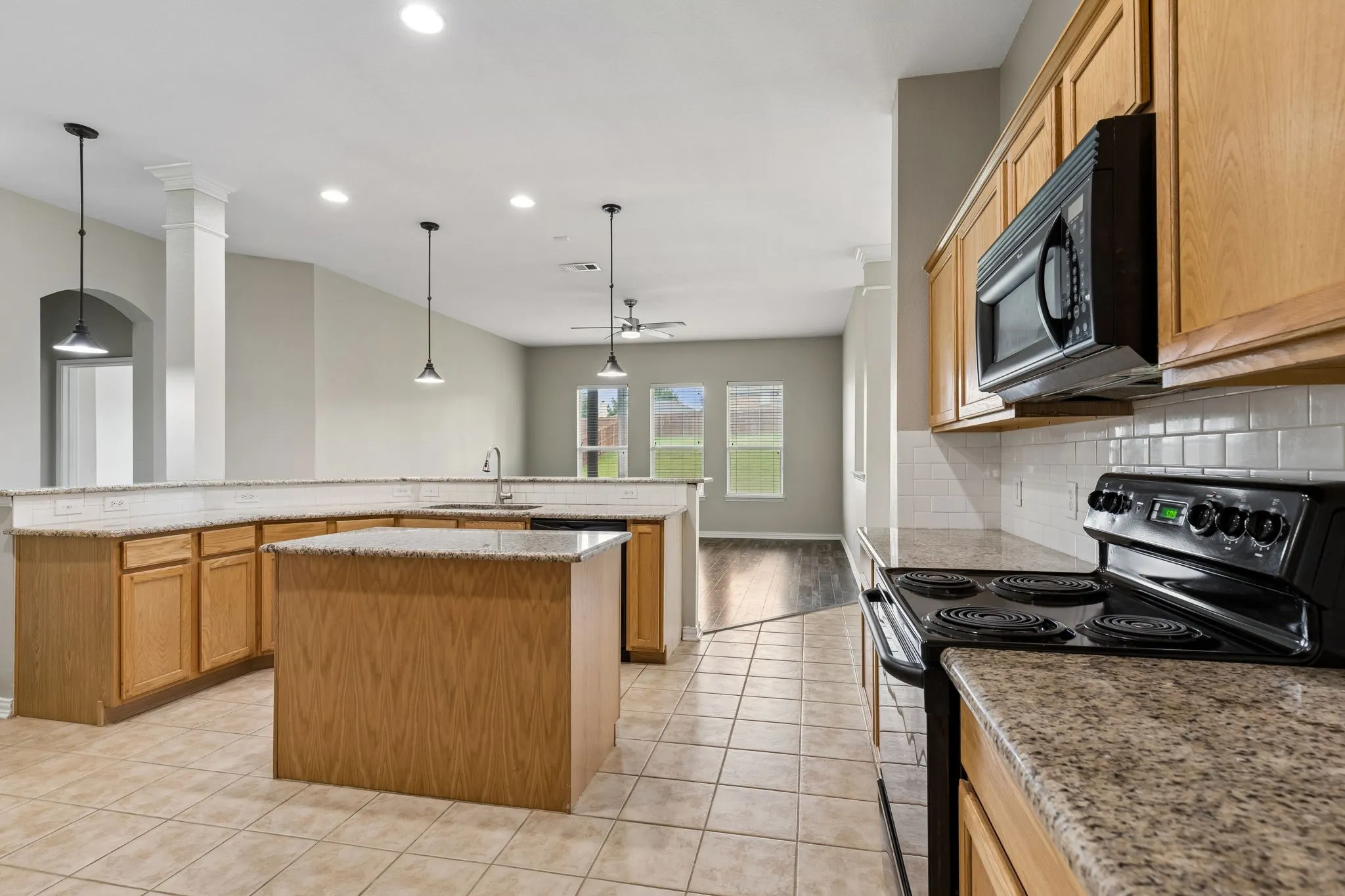 Single Family Residence For Rent in Collin County , 1209 Stone Lane, Celina, Texas 75009, 3 Bedroom, 2 Bathroom, 2 Garage spaces, 2,492 Sqft, built in 2004, mls#21398636, Real Estate Agent in Celina, Homes For Rent in Collin county, Homes For Rent in Celina, Realtor in Celina Texas, Real Estate Brokerage Independent Realty Texas, Luminita Cordes Realtor