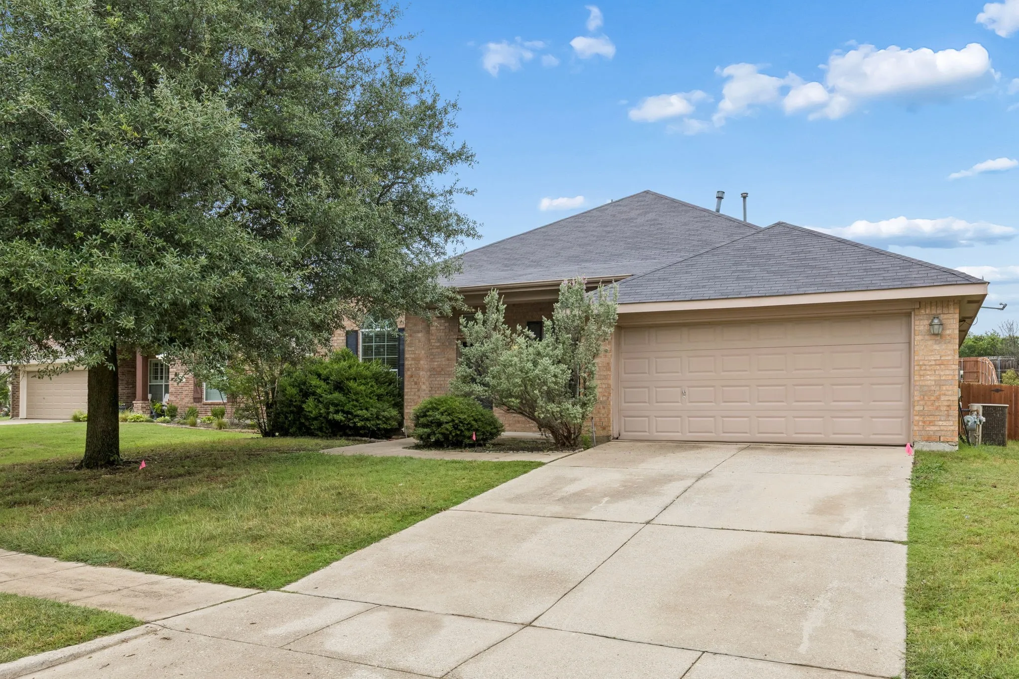 Single Family Residence For Rent in Collin County , 1209 Stone Lane, Celina, Texas 75009, 3 Bedroom, 2 Bathroom, 2 Garage spaces, 2,492 Sqft, built in 2004, mls#21398636, Real Estate Agent in Celina, Homes For Rent in Collin county, Homes For Rent in Celina, Realtor in Celina Texas, Real Estate Brokerage Independent Realty Texas, Luminita Cordes Realtor