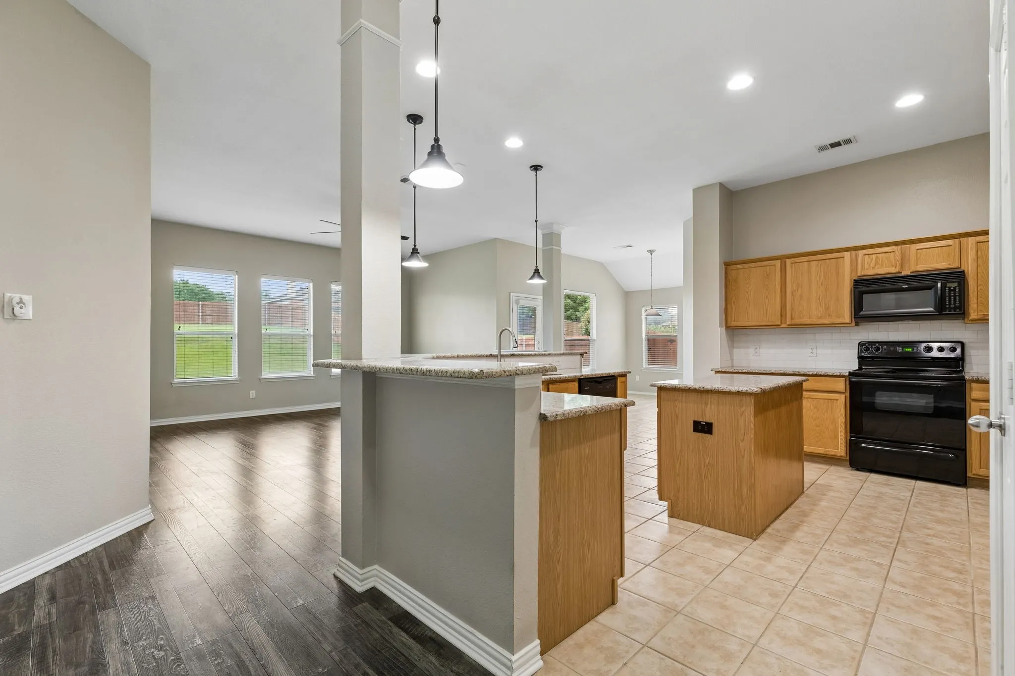 Single Family Residence For Rent in Collin County , 1209 Stone Lane, Celina, Texas 75009, 3 Bedroom, 2 Bathroom, 2 Garage spaces, 2,492 Sqft, built in 2004, mls#21398636, Real Estate Agent in Celina, Homes For Rent in Collin county, Homes For Rent in Celina, Realtor in Celina Texas, Real Estate Brokerage Independent Realty Texas, Luminita Cordes Realtor