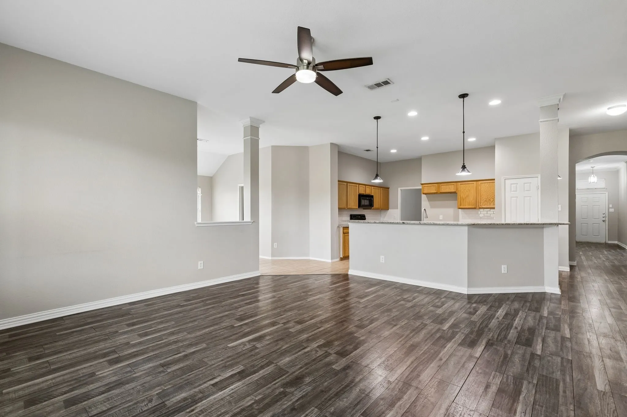 Single Family Residence For Rent in Collin County , 1209 Stone Lane, Celina, Texas 75009, 3 Bedroom, 2 Bathroom, 2 Garage spaces, 2,492 Sqft, built in 2004, mls#21398636, Real Estate Agent in Celina, Homes For Rent in Collin county, Homes For Rent in Celina, Realtor in Celina Texas, Real Estate Brokerage Independent Realty Texas, Luminita Cordes Realtor