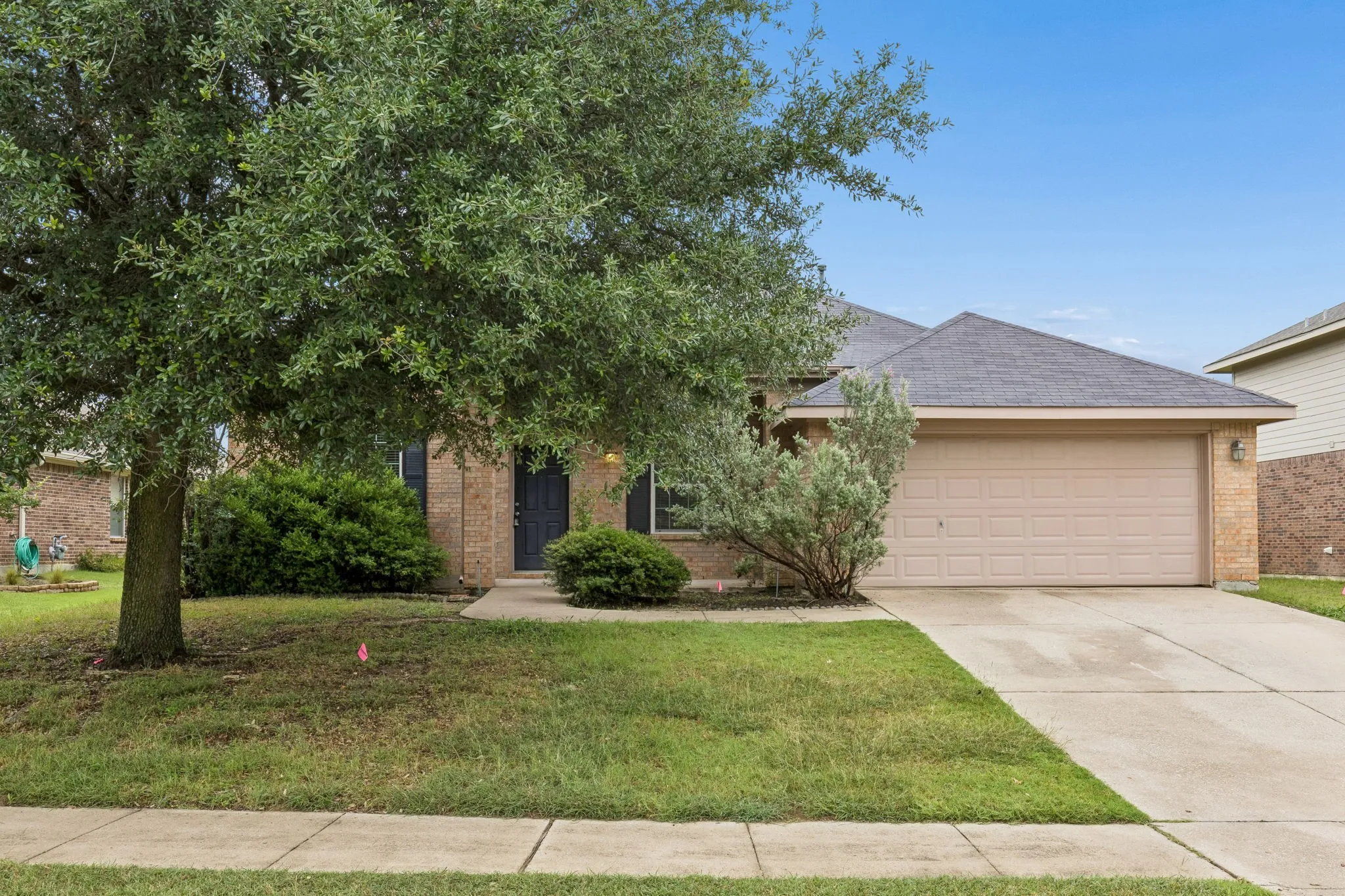 Single Family Residence For Rent in Collin County , 1209 Stone Lane, Celina, Texas 75009, 3 Bedroom, 2 Bathroom, 2 Garage spaces, 2,492 Sqft, built in 2004, mls#21398636, Real Estate Agent in Celina, Homes For Rent in Collin county, Homes For Rent in Celina, Realtor in Celina Texas, Real Estate Brokerage Independent Realty Texas, Luminita Cordes Realtor