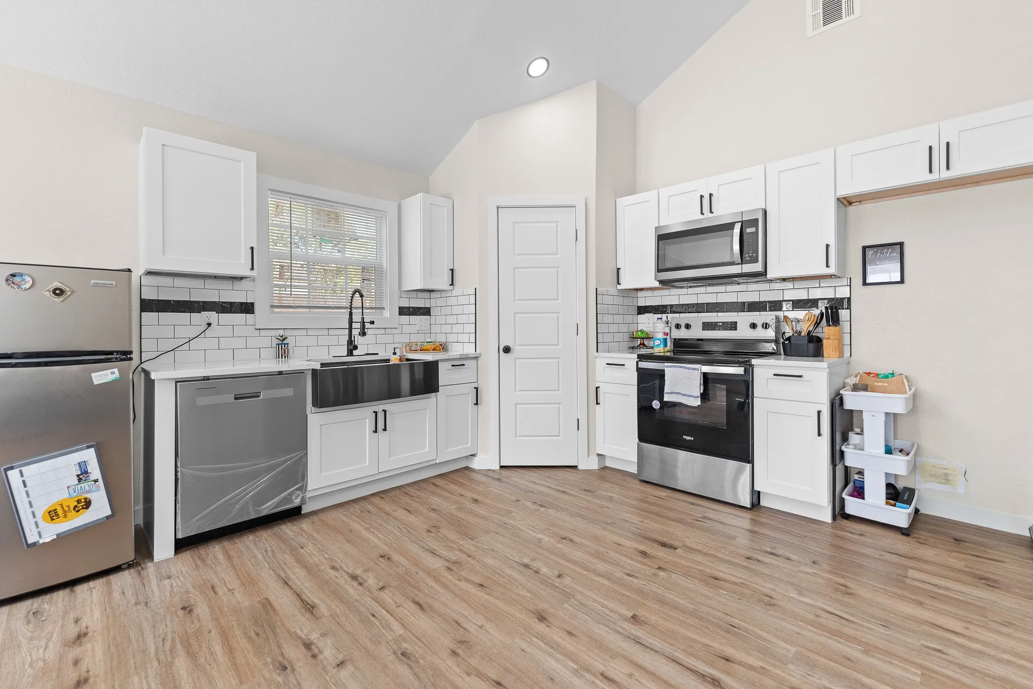 Single Family Residence For Sale in Hood County , 5811 Lake Granbury Trail, Granbury, Texas 76048, 2 Bedroom, 2 Bathroom, Garage spaces, 1,000 Sqft, built in 2024, mls#21398831, Real Estate Agent in Granbury, Homes For Sale in Hood county, Homes For Sale in Granbury, Realtor in Granbury Texas, Real Estate Brokerage Independent Realty Texas, Luminita Cordes Realtor