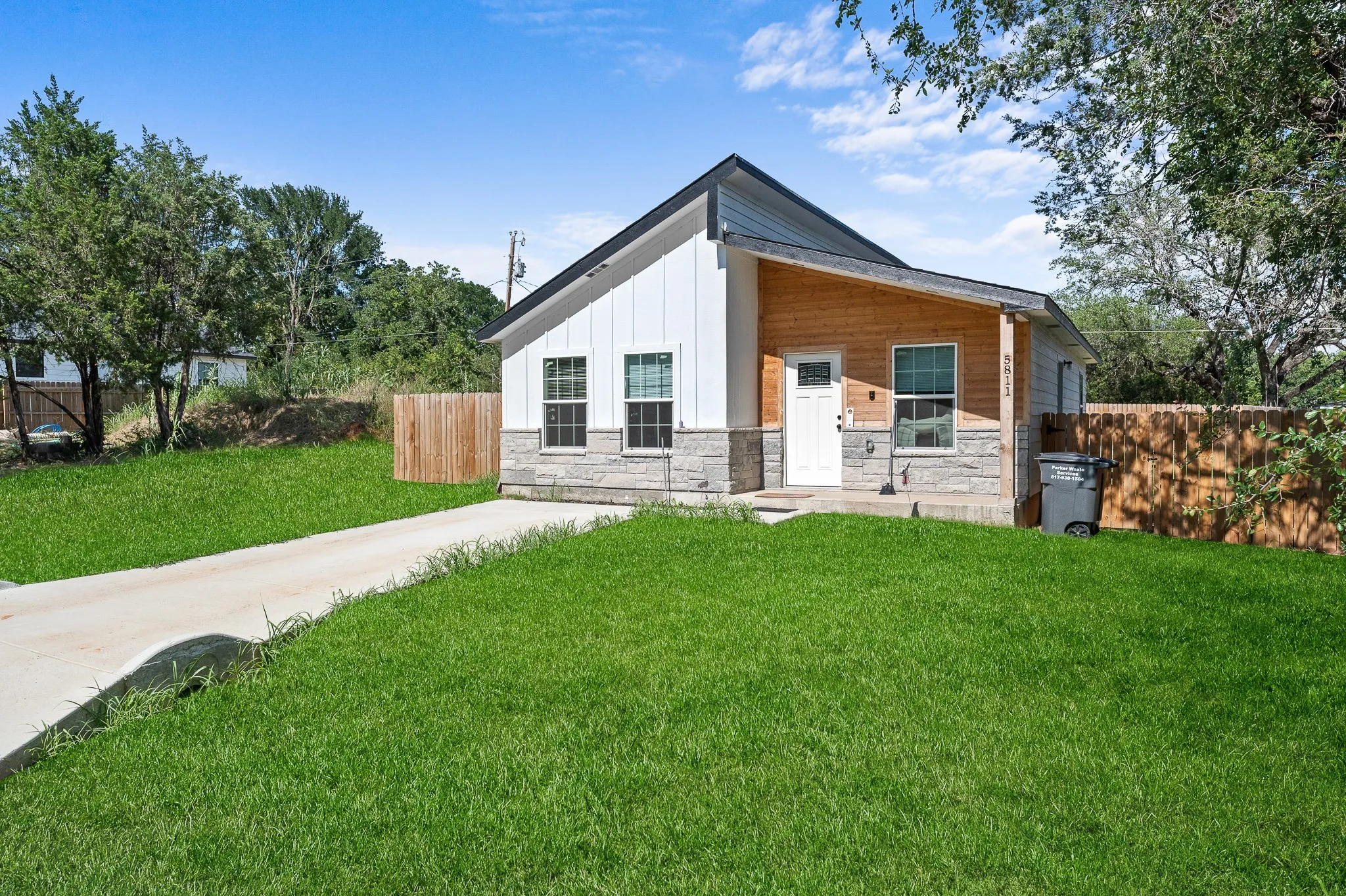 Single Family Residence For Sale in Hood County , 5811 Lake Granbury Trail, Granbury, Texas 76048, 2 Bedroom, 2 Bathroom, Garage spaces, 1,000 Sqft, built in 2024, mls#21398831, Real Estate Agent in Granbury, Homes For Sale in Hood county, Homes For Sale in Granbury, Realtor in Granbury Texas, Real Estate Brokerage Independent Realty Texas, Luminita Cordes Realtor