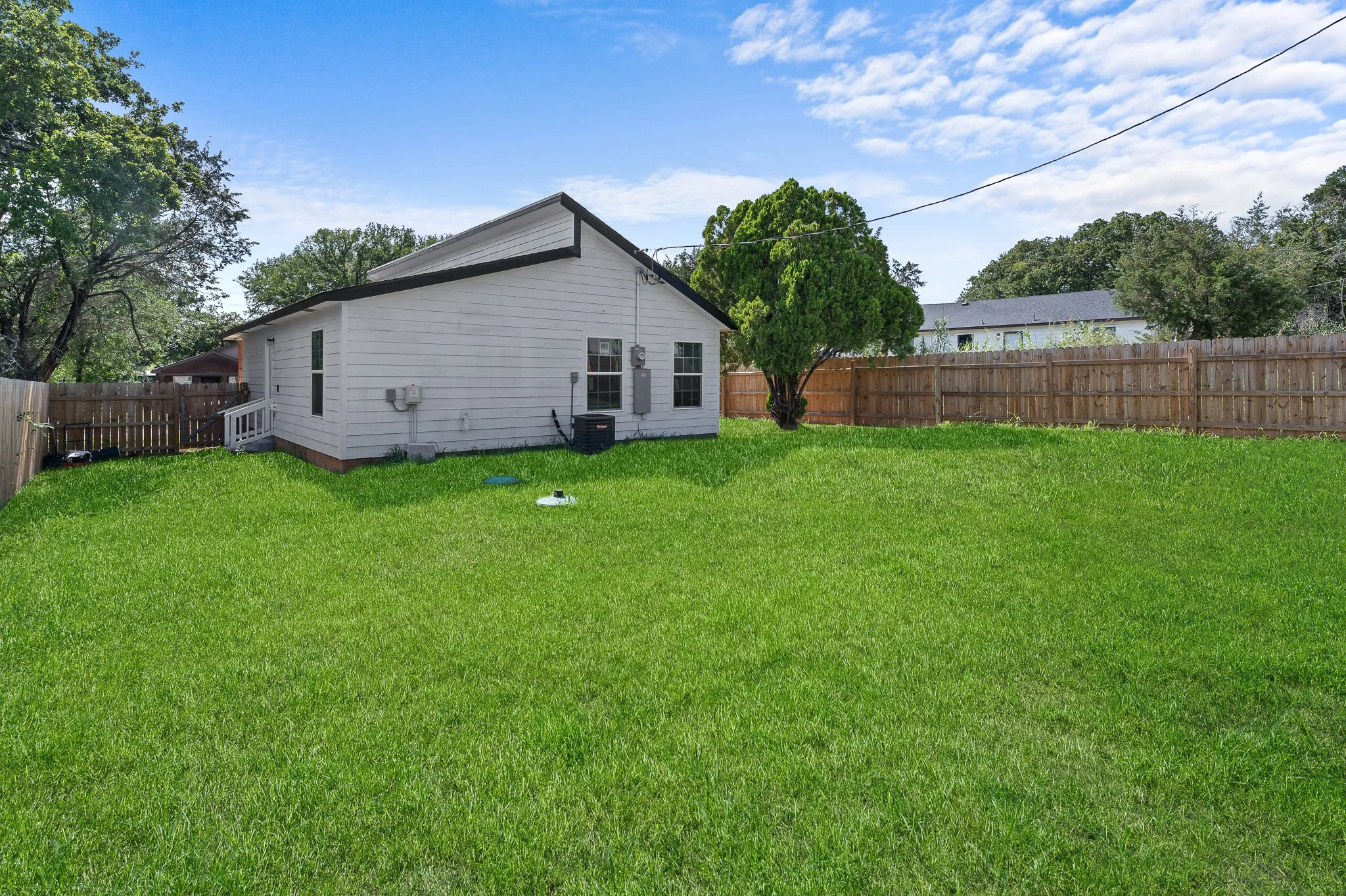 Single Family Residence For Sale in Hood County , 5811 Lake Granbury Trail, Granbury, Texas 76048, 2 Bedroom, 2 Bathroom, Garage spaces, 1,000 Sqft, built in 2024, mls#21398831, Real Estate Agent in Granbury, Homes For Sale in Hood county, Homes For Sale in Granbury, Realtor in Granbury Texas, Real Estate Brokerage Independent Realty Texas, Luminita Cordes Realtor