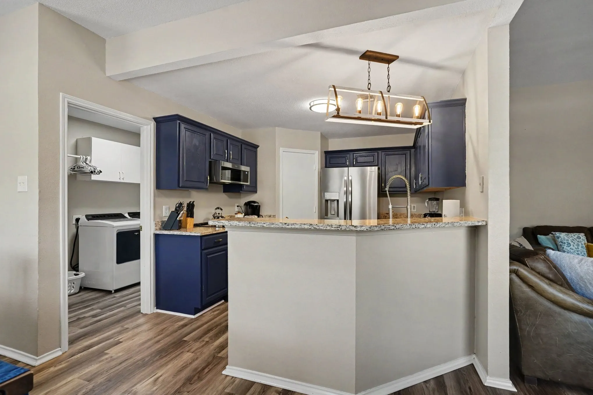 Single Family Residence For Sale in Tarrant County , 637 Oak View Court, Azle, Texas 76020, 3 Bedroom, 2 Bathroom, 2 Garage spaces, 1,564 Sqft, built in 2000, mls#21397788, Real Estate Agent in Azle, Homes For Sale in Tarrant county, Homes For Sale in Azle, Realtor in Azle Texas, Real Estate Brokerage Independent Realty Texas, Luminita Cordes Realtor
