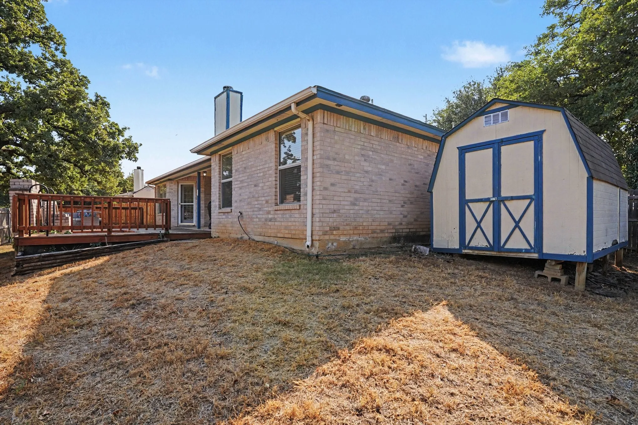 Single Family Residence For Sale in Tarrant County , 637 Oak View Court, Azle, Texas 76020, 3 Bedroom, 2 Bathroom, 2 Garage spaces, 1,564 Sqft, built in 2000, mls#21397788, Real Estate Agent in Azle, Homes For Sale in Tarrant county, Homes For Sale in Azle, Realtor in Azle Texas, Real Estate Brokerage Independent Realty Texas, Luminita Cordes Realtor