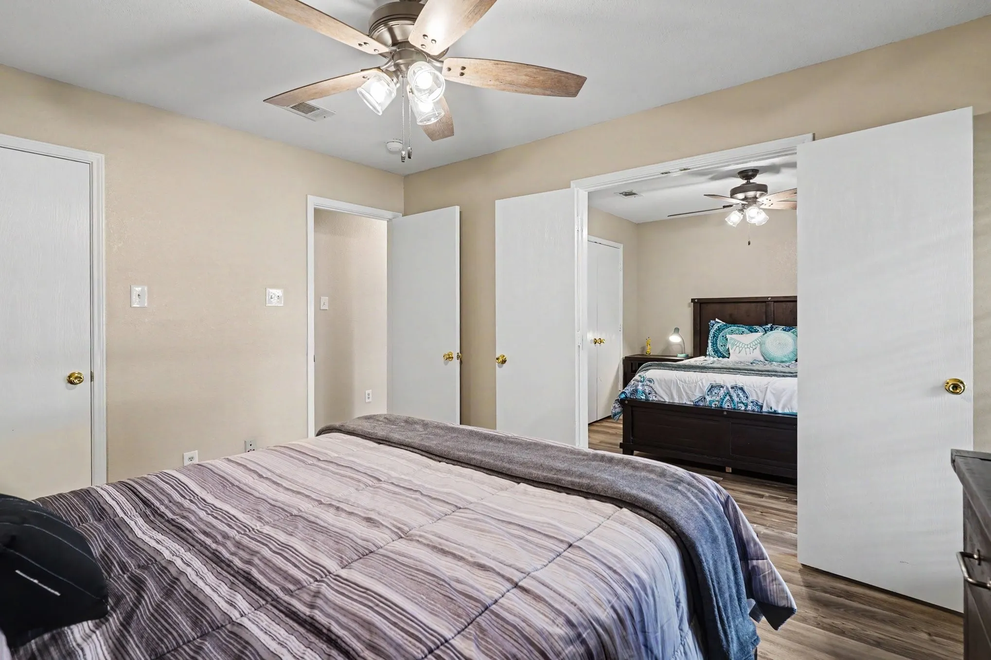 Single Family Residence For Sale in Tarrant County , 637 Oak View Court, Azle, Texas 76020, 3 Bedroom, 2 Bathroom, 2 Garage spaces, 1,564 Sqft, built in 2000, mls#21397788, Real Estate Agent in Azle, Homes For Sale in Tarrant county, Homes For Sale in Azle, Realtor in Azle Texas, Real Estate Brokerage Independent Realty Texas, Luminita Cordes Realtor
