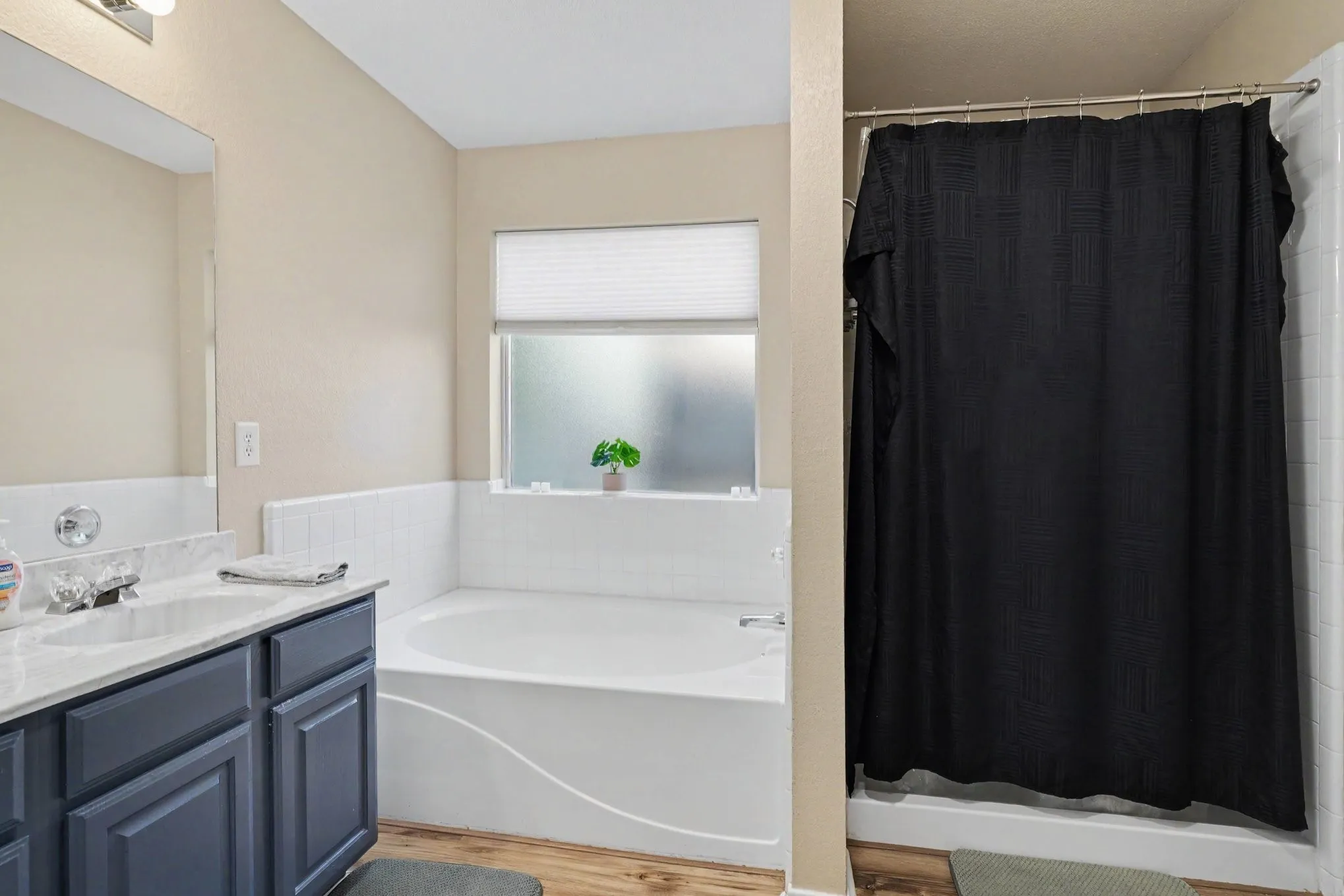 Single Family Residence For Sale in Tarrant County , 637 Oak View Court, Azle, Texas 76020, 3 Bedroom, 2 Bathroom, 2 Garage spaces, 1,564 Sqft, built in 2000, mls#21397788, Real Estate Agent in Azle, Homes For Sale in Tarrant county, Homes For Sale in Azle, Realtor in Azle Texas, Real Estate Brokerage Independent Realty Texas, Luminita Cordes Realtor