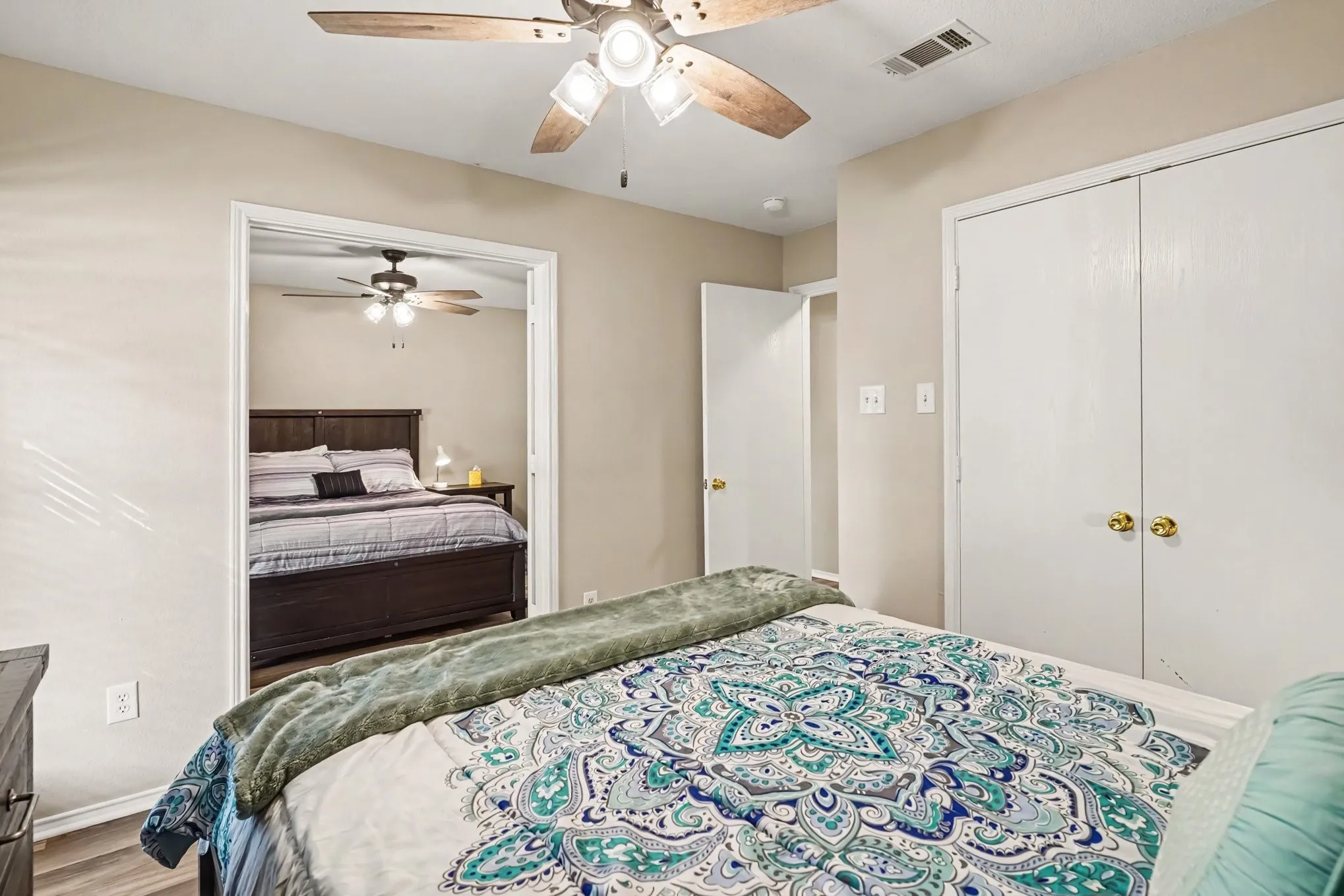 Single Family Residence For Sale in Tarrant County , 637 Oak View Court, Azle, Texas 76020, 3 Bedroom, 2 Bathroom, 2 Garage spaces, 1,564 Sqft, built in 2000, mls#21397788, Real Estate Agent in Azle, Homes For Sale in Tarrant county, Homes For Sale in Azle, Realtor in Azle Texas, Real Estate Brokerage Independent Realty Texas, Luminita Cordes Realtor