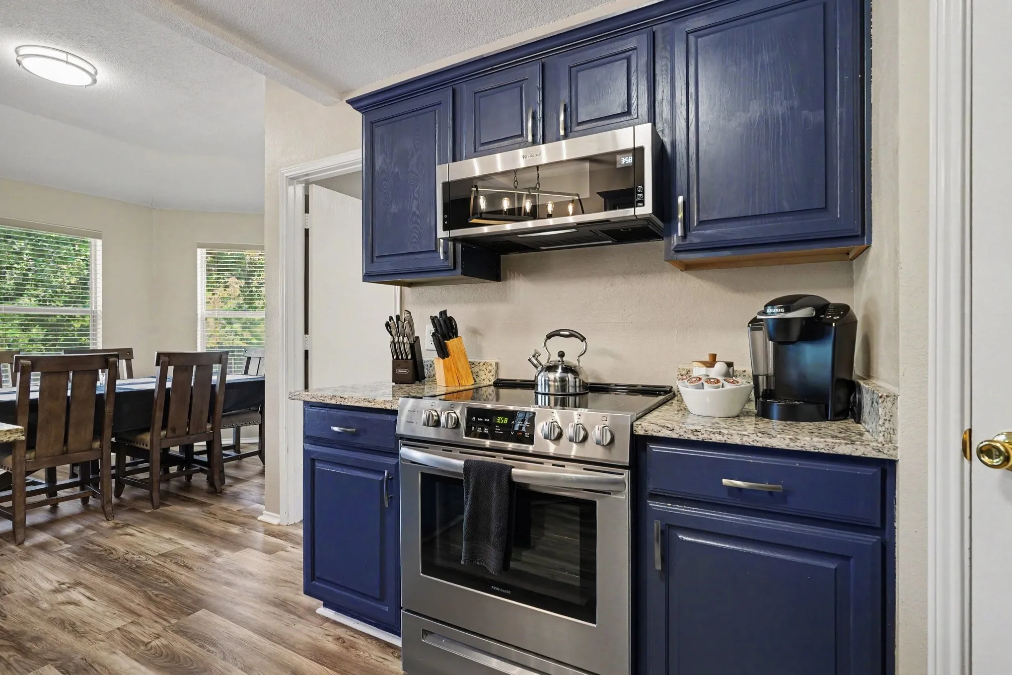 Single Family Residence For Sale in Tarrant County , 637 Oak View Court, Azle, Texas 76020, 3 Bedroom, 2 Bathroom, 2 Garage spaces, 1,564 Sqft, built in 2000, mls#21397788, Real Estate Agent in Azle, Homes For Sale in Tarrant county, Homes For Sale in Azle, Realtor in Azle Texas, Real Estate Brokerage Independent Realty Texas, Luminita Cordes Realtor