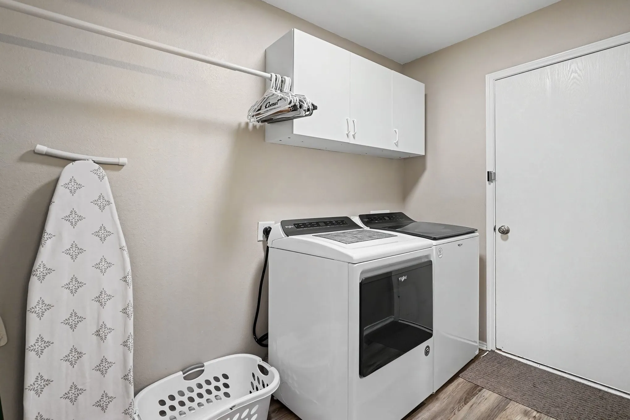Single Family Residence For Sale in Tarrant County , 637 Oak View Court, Azle, Texas 76020, 3 Bedroom, 2 Bathroom, 2 Garage spaces, 1,564 Sqft, built in 2000, mls#21397788, Real Estate Agent in Azle, Homes For Sale in Tarrant county, Homes For Sale in Azle, Realtor in Azle Texas, Real Estate Brokerage Independent Realty Texas, Luminita Cordes Realtor