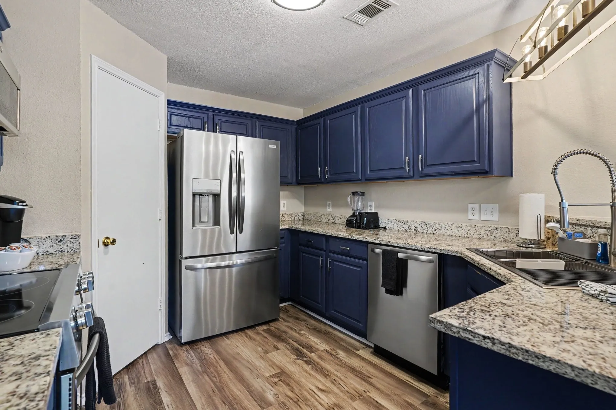 Single Family Residence For Sale in Tarrant County , 637 Oak View Court, Azle, Texas 76020, 3 Bedroom, 2 Bathroom, 2 Garage spaces, 1,564 Sqft, built in 2000, mls#21397788, Real Estate Agent in Azle, Homes For Sale in Tarrant county, Homes For Sale in Azle, Realtor in Azle Texas, Real Estate Brokerage Independent Realty Texas, Luminita Cordes Realtor
