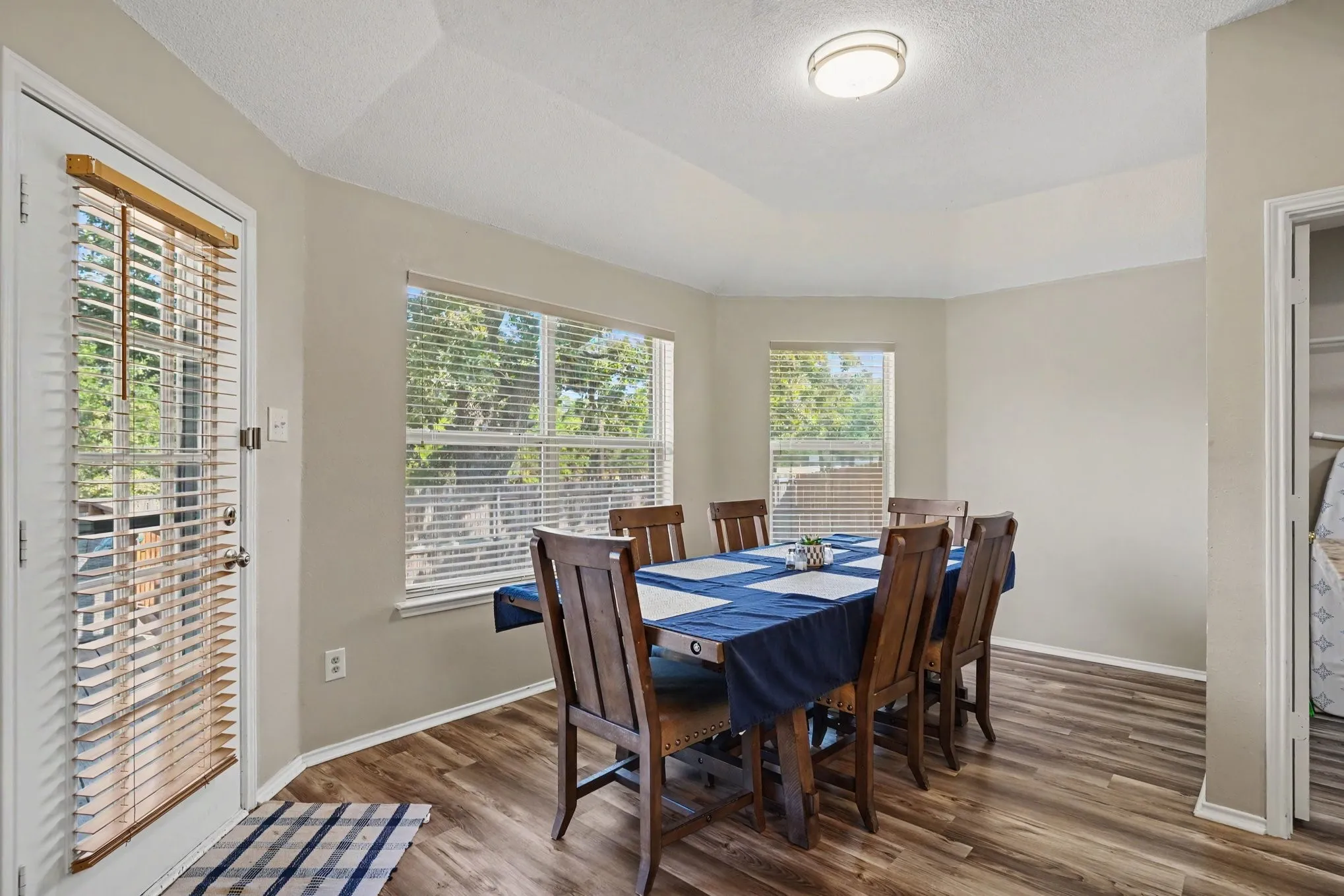 Single Family Residence For Sale in Tarrant County , 637 Oak View Court, Azle, Texas 76020, 3 Bedroom, 2 Bathroom, 2 Garage spaces, 1,564 Sqft, built in 2000, mls#21397788, Real Estate Agent in Azle, Homes For Sale in Tarrant county, Homes For Sale in Azle, Realtor in Azle Texas, Real Estate Brokerage Independent Realty Texas, Luminita Cordes Realtor