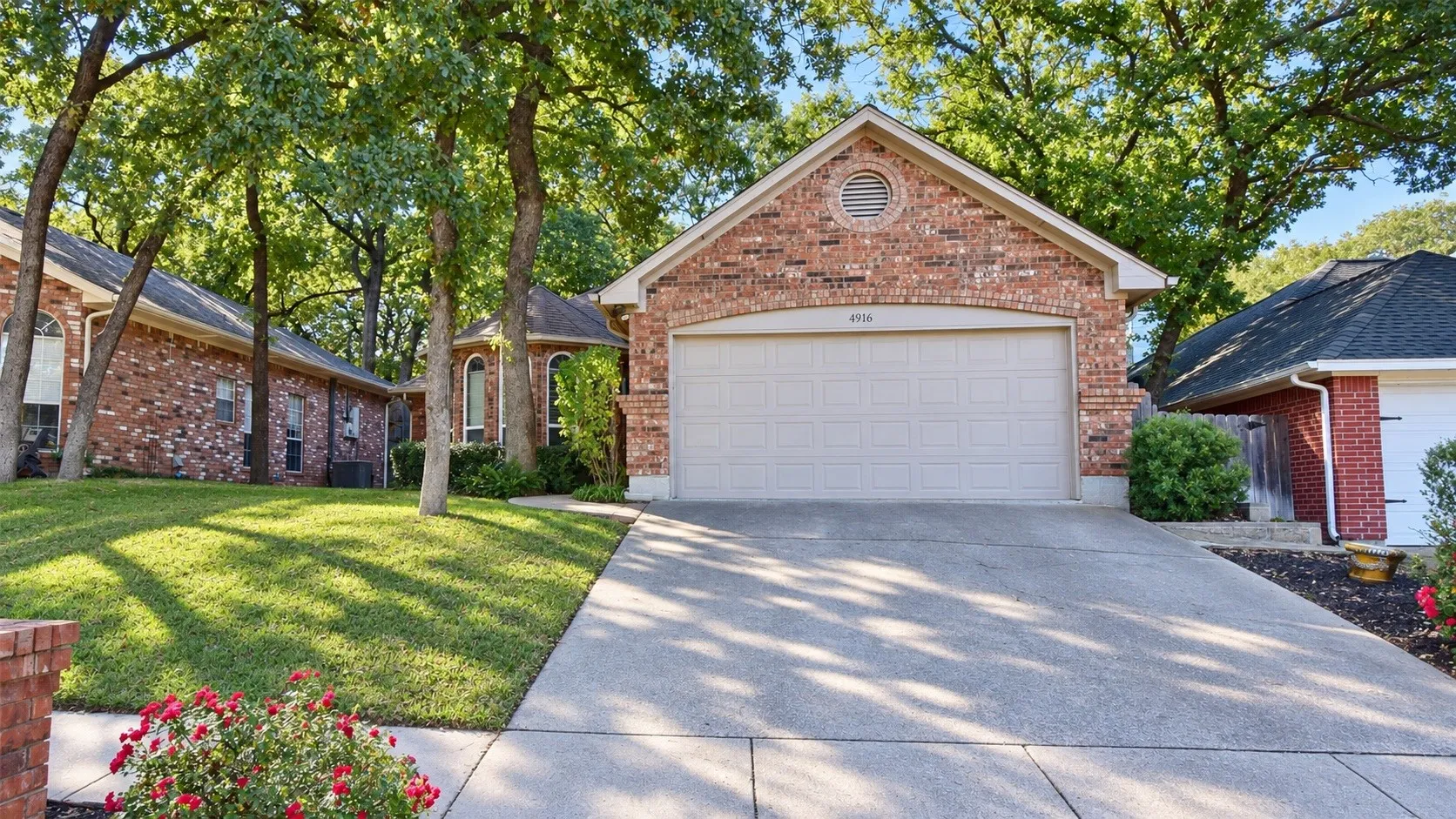 Single Family Residence For Rent in Tarrant County , 4916 Canberra Lane, Arlington, Texas 76017, 3 Bedroom, 2 Bathroom, 2 Garage spaces, 1,506 Sqft, built in 1986, mls#21398847, Real Estate Agent in Arlington, Homes For Rent in Tarrant county, Homes For Rent in Arlington, Realtor in Arlington Texas, Real Estate Brokerage Independent Realty Texas, Luminita Cordes Realtor