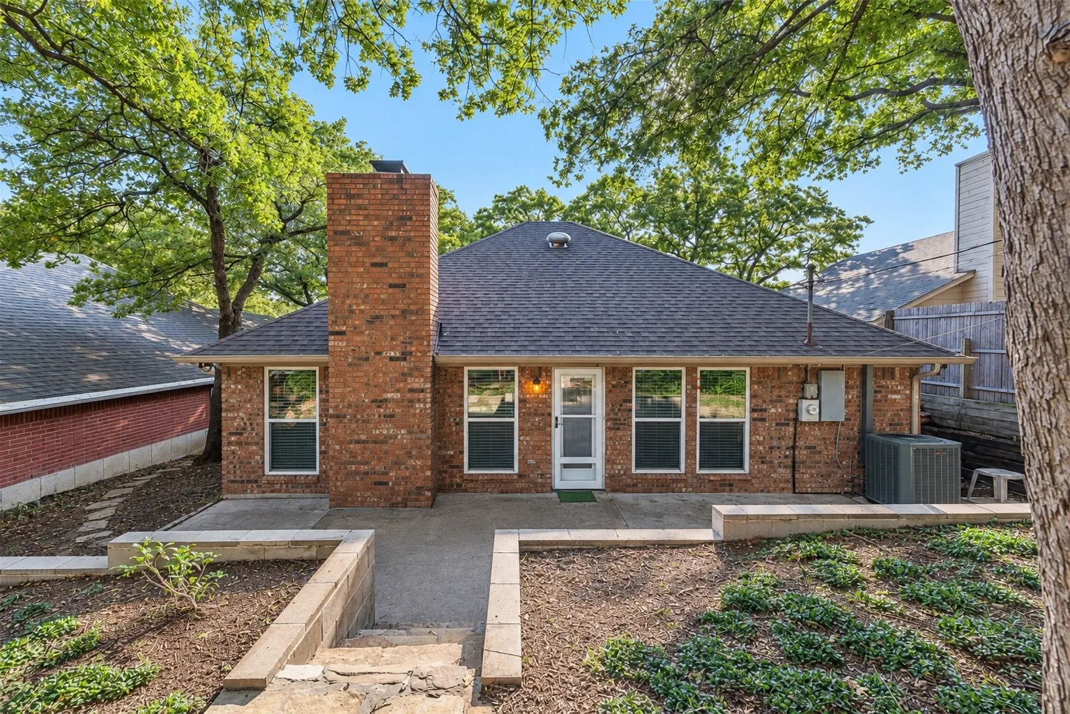 Single Family Residence For Rent in Tarrant County , 4916 Canberra Lane, Arlington, Texas 76017, 3 Bedroom, 2 Bathroom, 2 Garage spaces, 1,506 Sqft, built in 1986, mls#21398847, Real Estate Agent in Arlington, Homes For Rent in Tarrant county, Homes For Rent in Arlington, Realtor in Arlington Texas, Real Estate Brokerage Independent Realty Texas, Luminita Cordes Realtor
