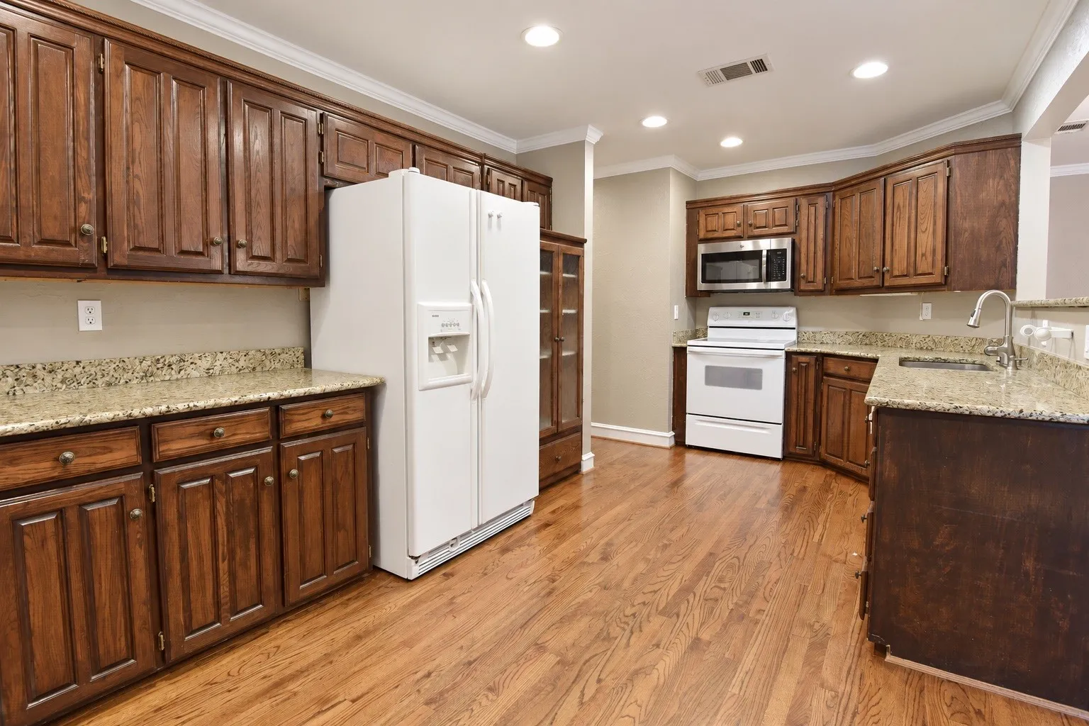 Single Family Residence For Rent in Tarrant County , 4916 Canberra Lane, Arlington, Texas 76017, 3 Bedroom, 2 Bathroom, 2 Garage spaces, 1,506 Sqft, built in 1986, mls#21398847, Real Estate Agent in Arlington, Homes For Rent in Tarrant county, Homes For Rent in Arlington, Realtor in Arlington Texas, Real Estate Brokerage Independent Realty Texas, Luminita Cordes Realtor