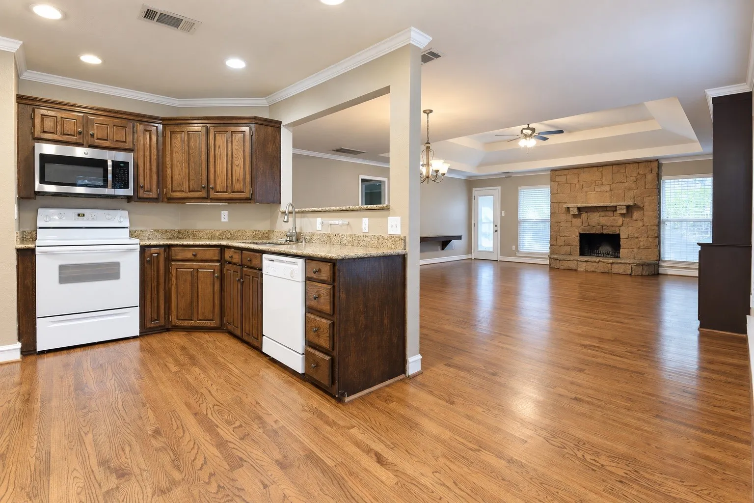 Single Family Residence For Rent in Tarrant County , 4916 Canberra Lane, Arlington, Texas 76017, 3 Bedroom, 2 Bathroom, 2 Garage spaces, 1,506 Sqft, built in 1986, mls#21398847, Real Estate Agent in Arlington, Homes For Rent in Tarrant county, Homes For Rent in Arlington, Realtor in Arlington Texas, Real Estate Brokerage Independent Realty Texas, Luminita Cordes Realtor
