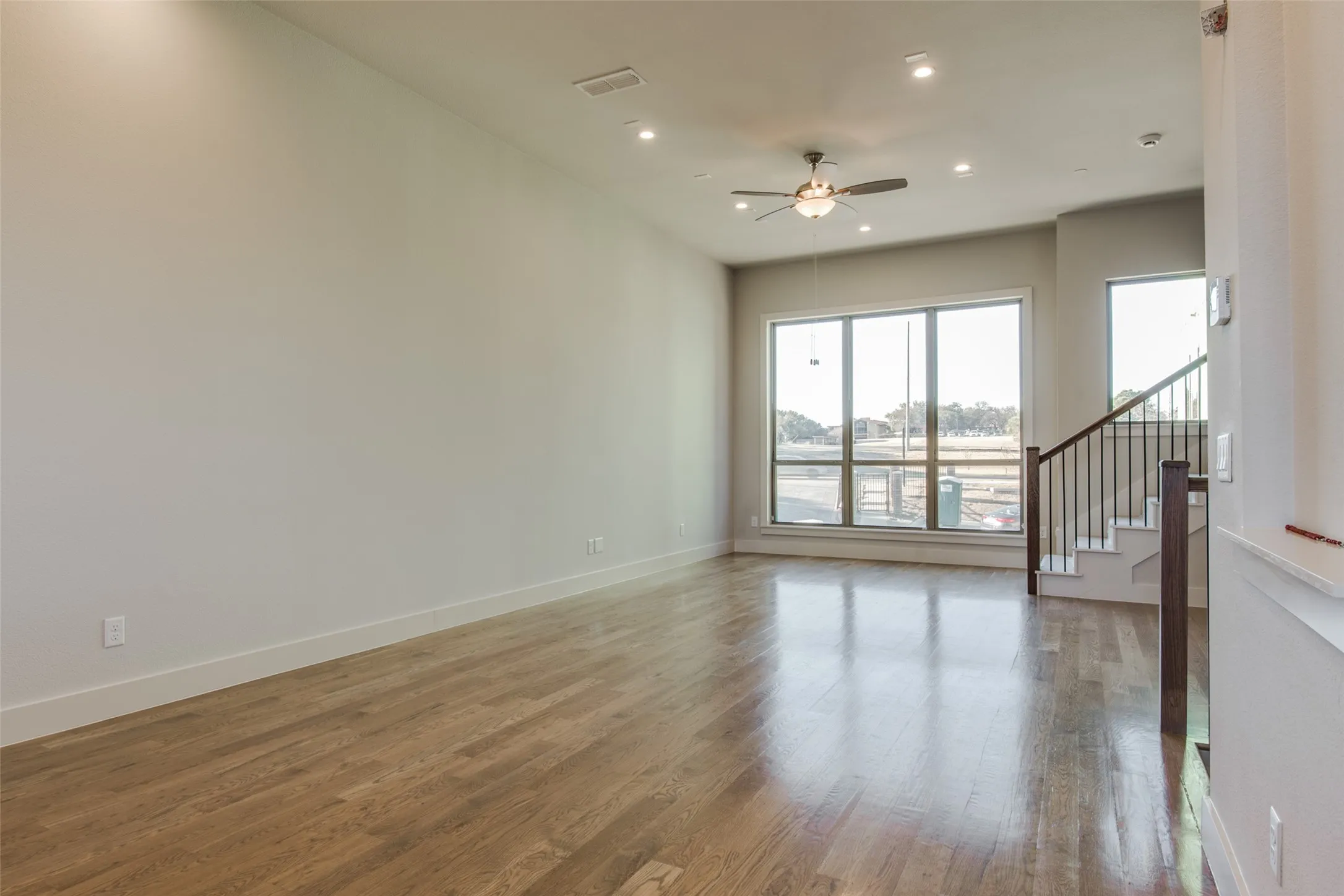Living/dining area