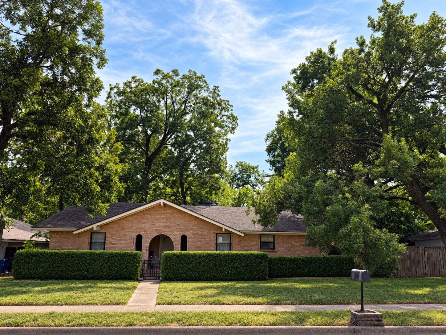 Single Family Residence For Sale in Dallas County , 424 Lakewood Drive, De Soto, Texas 75115, 4 Bedroom, 2 Bathroom, 2 Garage spaces, 1,707 Sqft, built in 1966, mls#21398389, Real Estate Agent in De Soto, Homes For Sale in Dallas county, Homes For Sale in De Soto, Realtor in De Soto Texas, Real Estate Brokerage Independent Realty Texas, Luminita Cordes Realtor