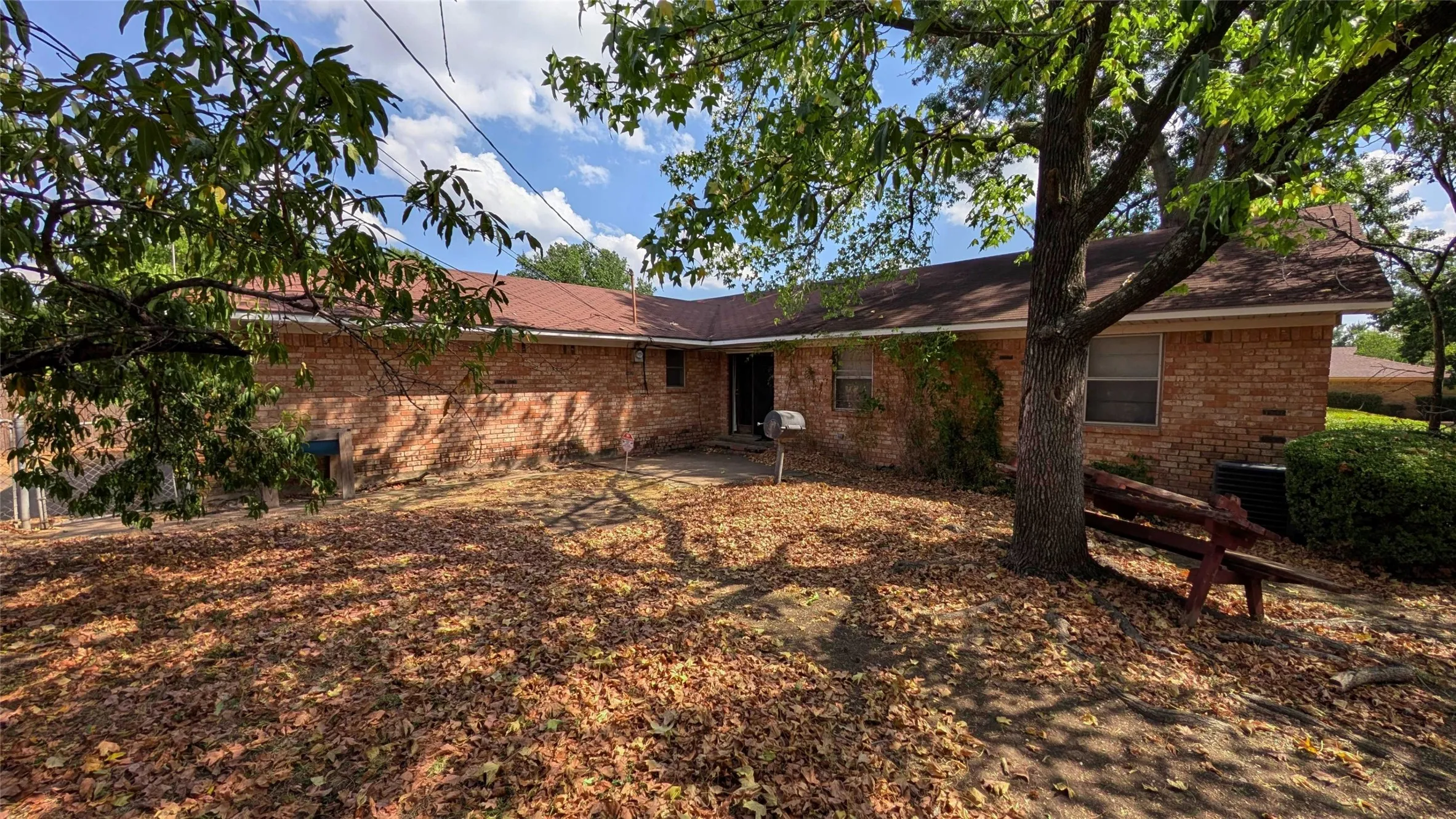 Single Family Residence For Sale in Dallas County , 1453 Brook Valley Place, Dallas, Texas 75232, 3 Bedroom, 2 Bathroom, 2 Garage spaces, 1,572 Sqft, built in 1964, mls#21398810, Real Estate Agent in Dallas, Homes For Sale in Dallas county, Homes For Sale in Dallas, Realtor in Dallas Texas, Real Estate Brokerage Independent Realty Texas, Luminita Cordes Realtor