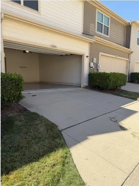 Townhouse For Sale in Tarrant County , 6828 Pascal Way, Fort Worth, Texas 76137, 2 Bedroom, 3 Bathroom, 2 Garage spaces, 1,388 Sqft, built in 2015, mls#21397984, Real Estate Agent in Fort Worth, Homes For Sale in Tarrant county, Homes For Sale in Fort Worth, Realtor in Fort Worth Texas, Real Estate Brokerage Independent Realty Texas, Luminita Cordes Realtor