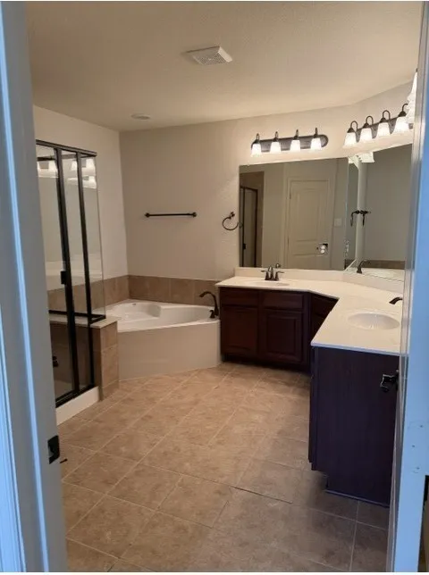Townhouse For Sale in Tarrant County , 6828 Pascal Way, Fort Worth, Texas 76137, 2 Bedroom, 3 Bathroom, 2 Garage spaces, 1,388 Sqft, built in 2015, mls#21397984, Real Estate Agent in Fort Worth, Homes For Sale in Tarrant county, Homes For Sale in Fort Worth, Realtor in Fort Worth Texas, Real Estate Brokerage Independent Realty Texas, Luminita Cordes Realtor