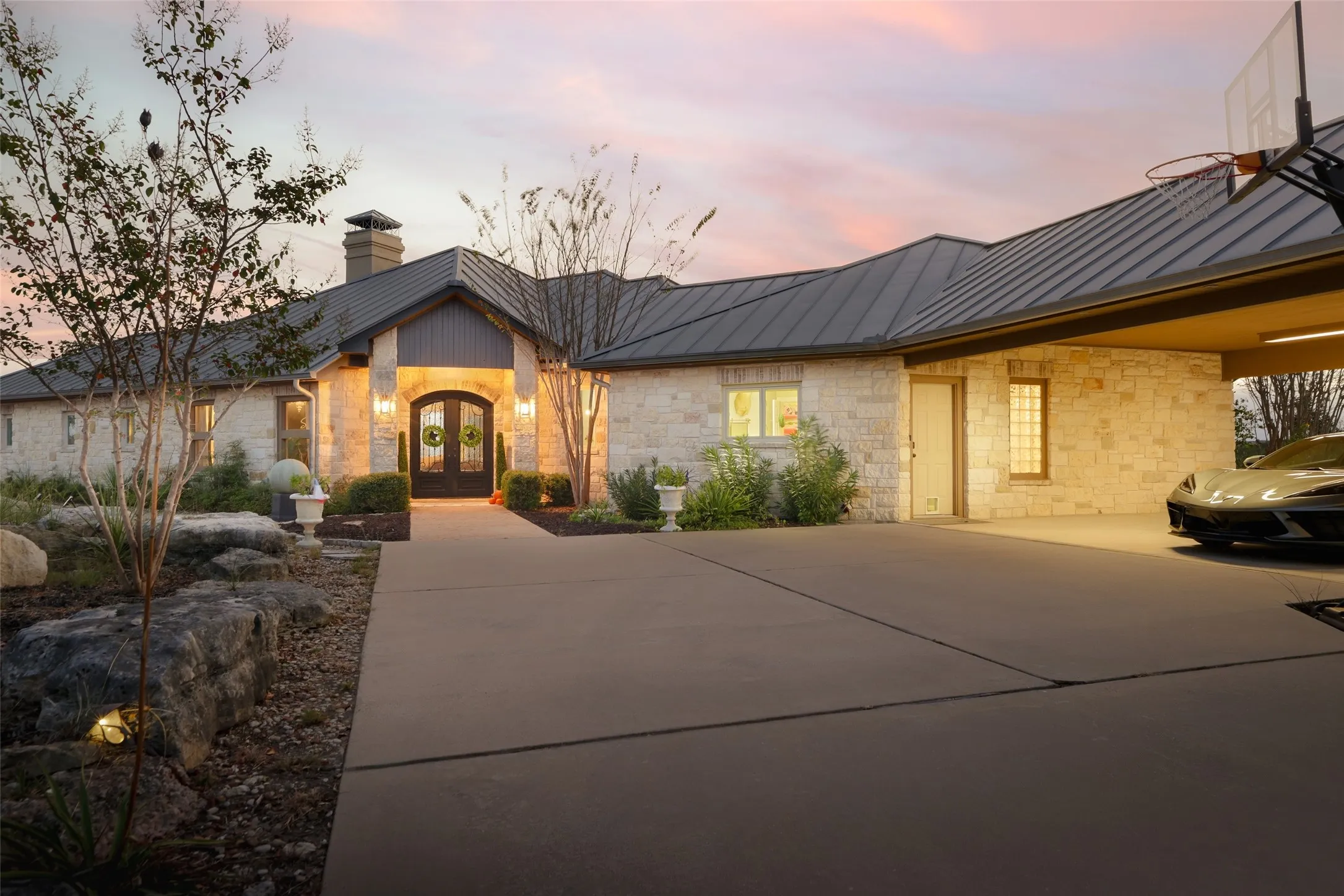 Single Family Residence For Sale in Hays County , 8075 Mount Sharp Road, Wimberley, Texas 78676, 4 Bedroom, 4 Bathroom, Garage spaces, 3,760 Sqft, built in 2002, mls#21398710, Real Estate Agent in Wimberley, Homes For Sale in Hays county, Homes For Sale in Wimberley, Realtor in Wimberley Texas, Real Estate Brokerage Independent Realty Texas, Luminita Cordes Realtor