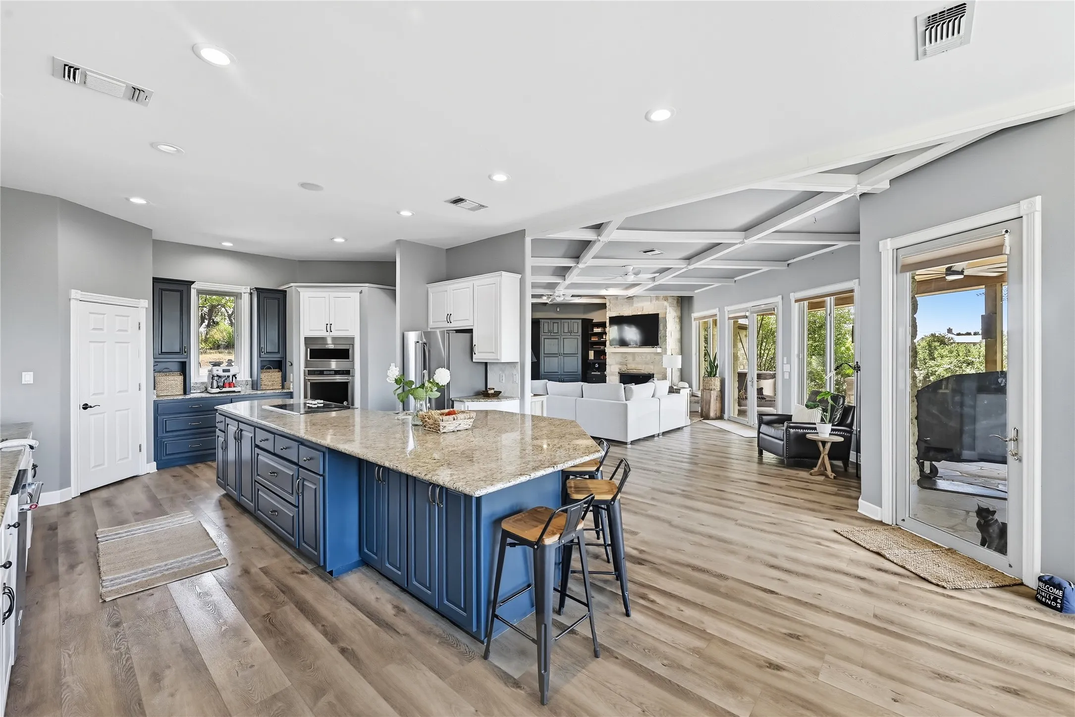 Single Family Residence For Sale in Hays County , 8075 Mount Sharp Road, Wimberley, Texas 78676, 4 Bedroom, 4 Bathroom, Garage spaces, 3,760 Sqft, built in 2002, mls#21398710, Real Estate Agent in Wimberley, Homes For Sale in Hays county, Homes For Sale in Wimberley, Realtor in Wimberley Texas, Real Estate Brokerage Independent Realty Texas, Luminita Cordes Realtor