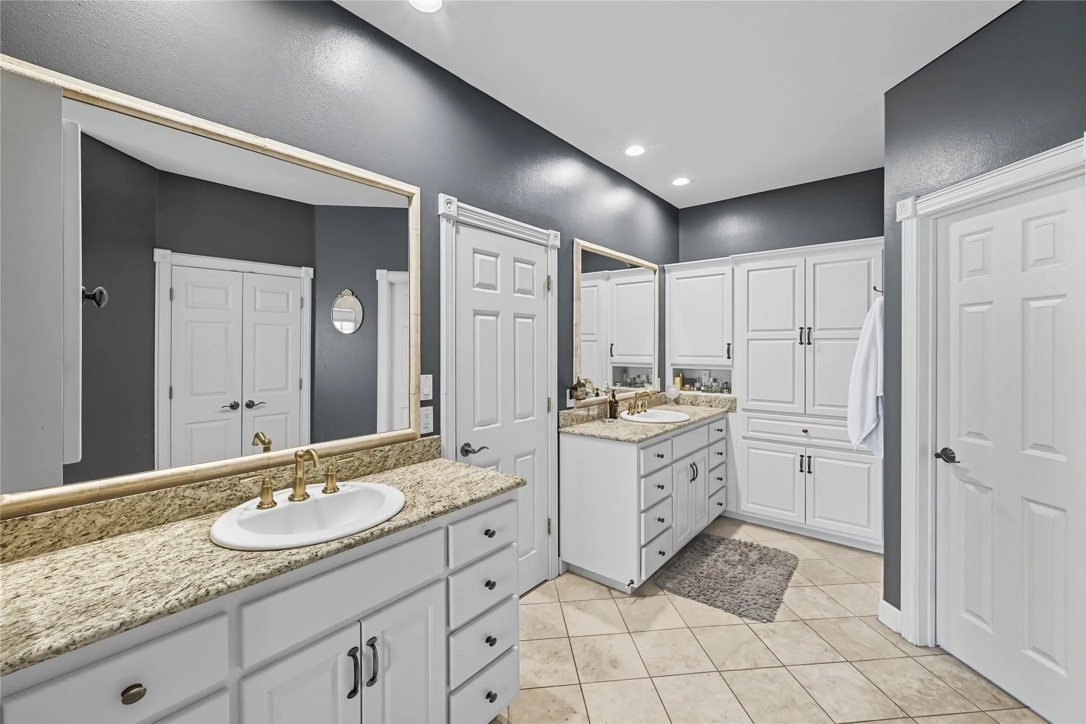 Single Family Residence For Sale in Hays County , 8075 Mount Sharp Road, Wimberley, Texas 78676, 4 Bedroom, 4 Bathroom, Garage spaces, 3,760 Sqft, built in 2002, mls#21398710, Real Estate Agent in Wimberley, Homes For Sale in Hays county, Homes For Sale in Wimberley, Realtor in Wimberley Texas, Real Estate Brokerage Independent Realty Texas, Luminita Cordes Realtor