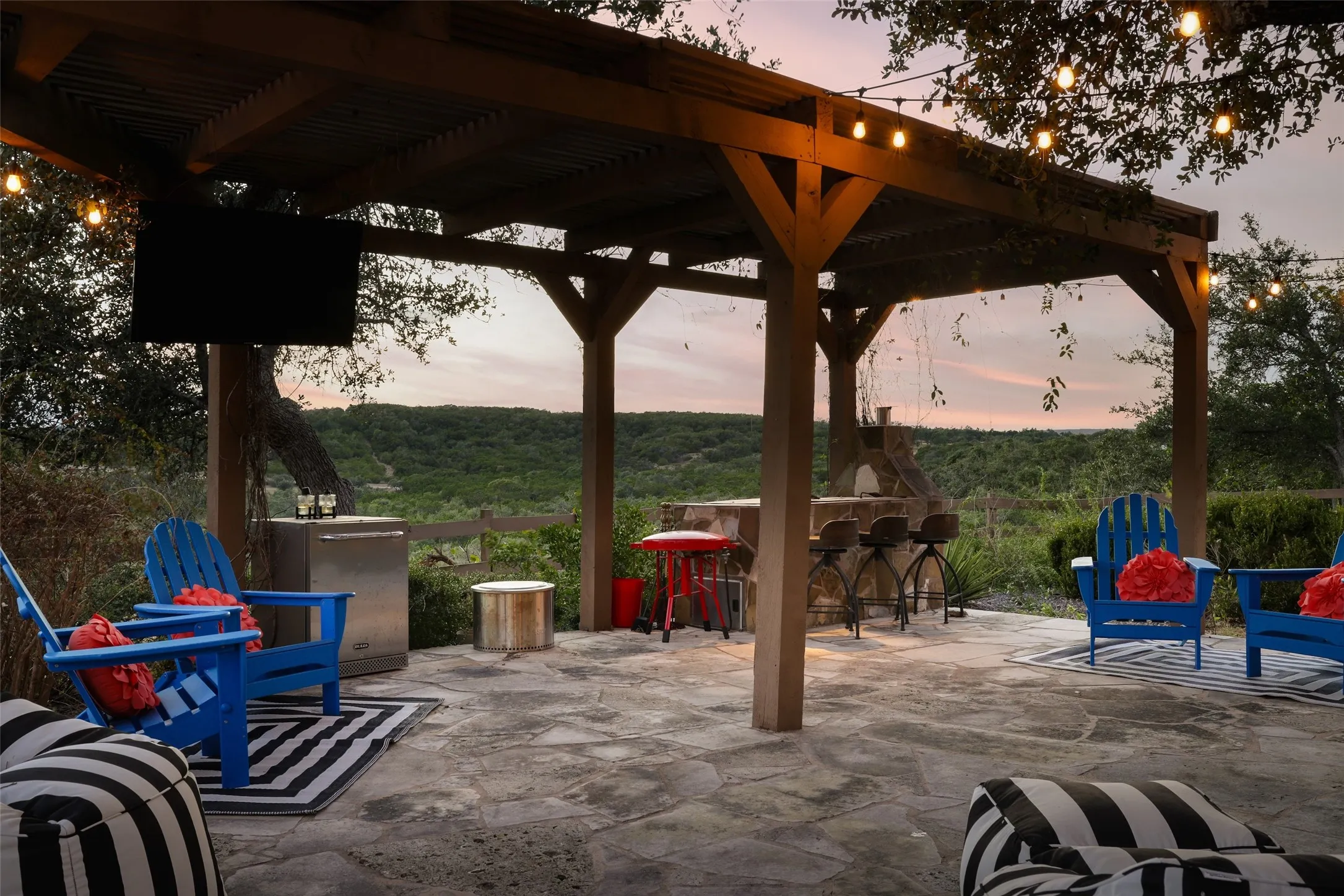 Single Family Residence For Sale in Hays County , 8075 Mount Sharp Road, Wimberley, Texas 78676, 4 Bedroom, 4 Bathroom, Garage spaces, 3,760 Sqft, built in 2002, mls#21398710, Real Estate Agent in Wimberley, Homes For Sale in Hays county, Homes For Sale in Wimberley, Realtor in Wimberley Texas, Real Estate Brokerage Independent Realty Texas, Luminita Cordes Realtor