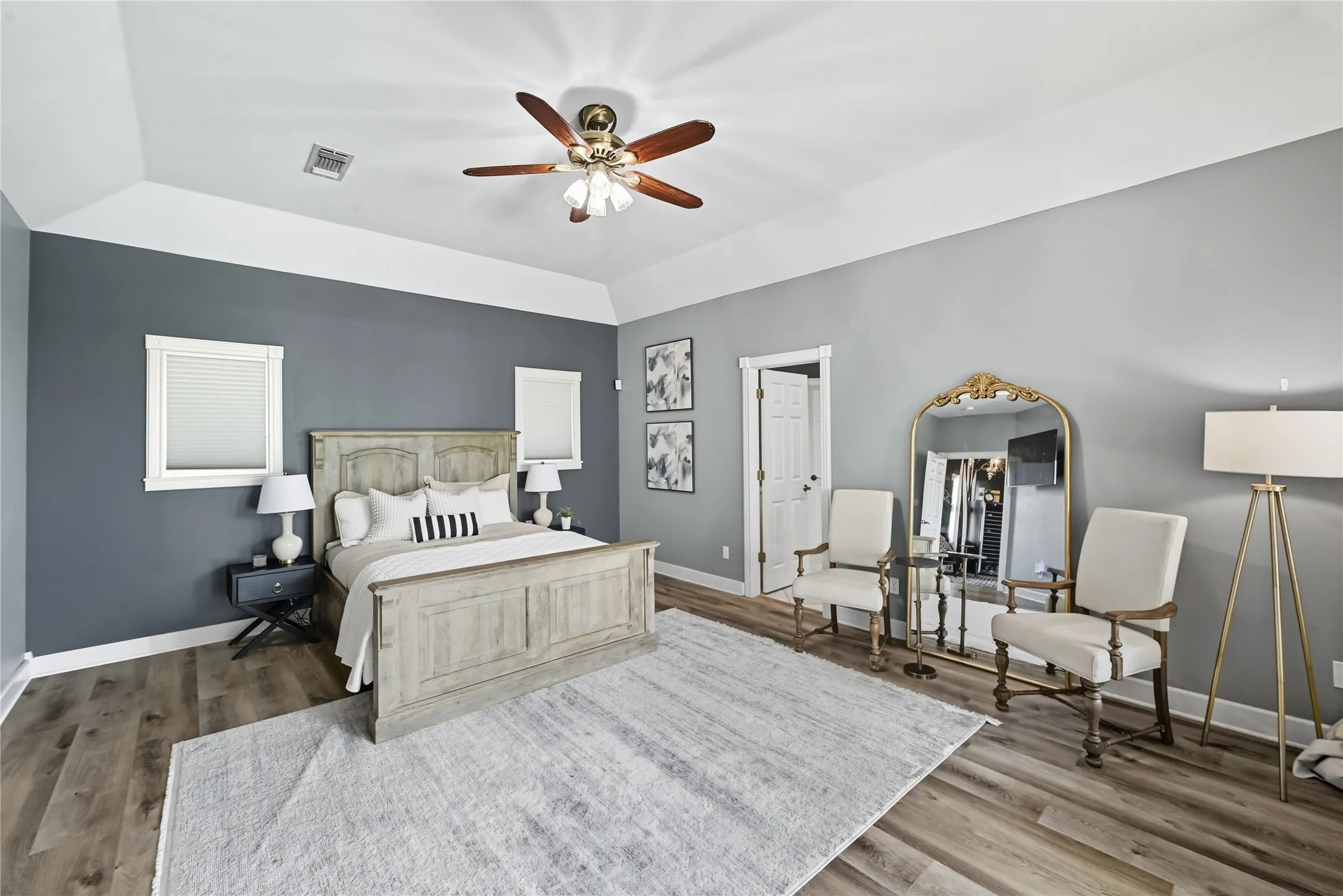 Single Family Residence For Sale in Hays County , 8075 Mount Sharp Road, Wimberley, Texas 78676, 4 Bedroom, 4 Bathroom, Garage spaces, 3,760 Sqft, built in 2002, mls#21398710, Real Estate Agent in Wimberley, Homes For Sale in Hays county, Homes For Sale in Wimberley, Realtor in Wimberley Texas, Real Estate Brokerage Independent Realty Texas, Luminita Cordes Realtor