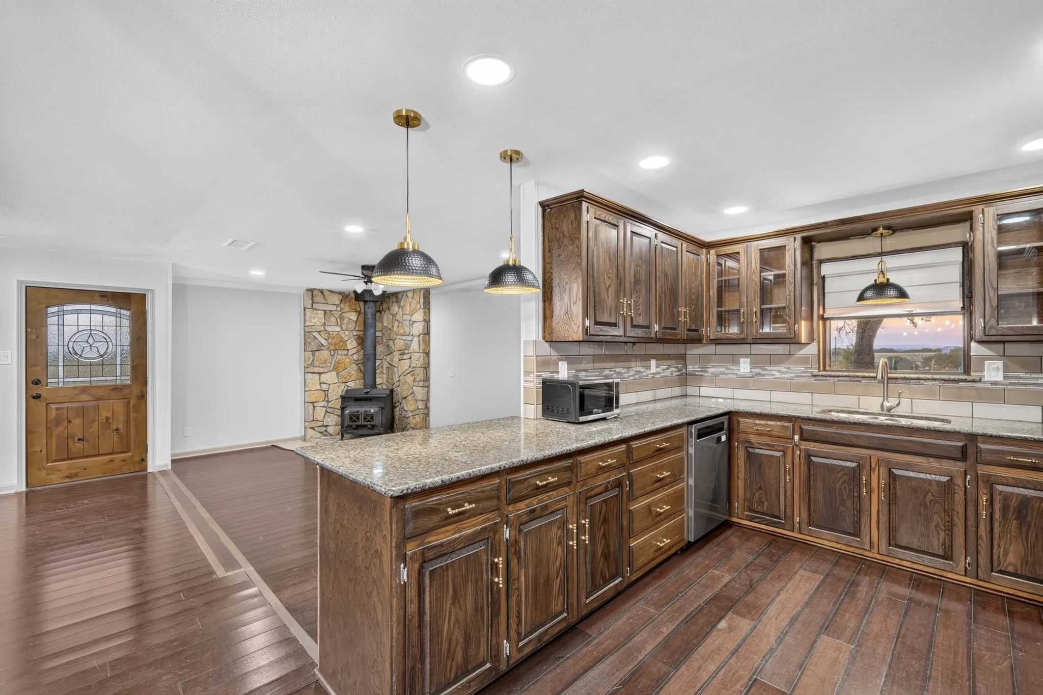 Single Family Residence For Rent in Somervell County , 1095 County Road 407, Nemo, Texas 76070, 4 Bedroom, 3 Bathroom, 1 Garage spaces, 1,896 Sqft, built in 1985, mls#21398879, Real Estate Agent in Nemo, Homes For Rent in Somervell county, Homes For Rent in Nemo, Realtor in Nemo Texas, Real Estate Brokerage Independent Realty Texas, Luminita Cordes Realtor