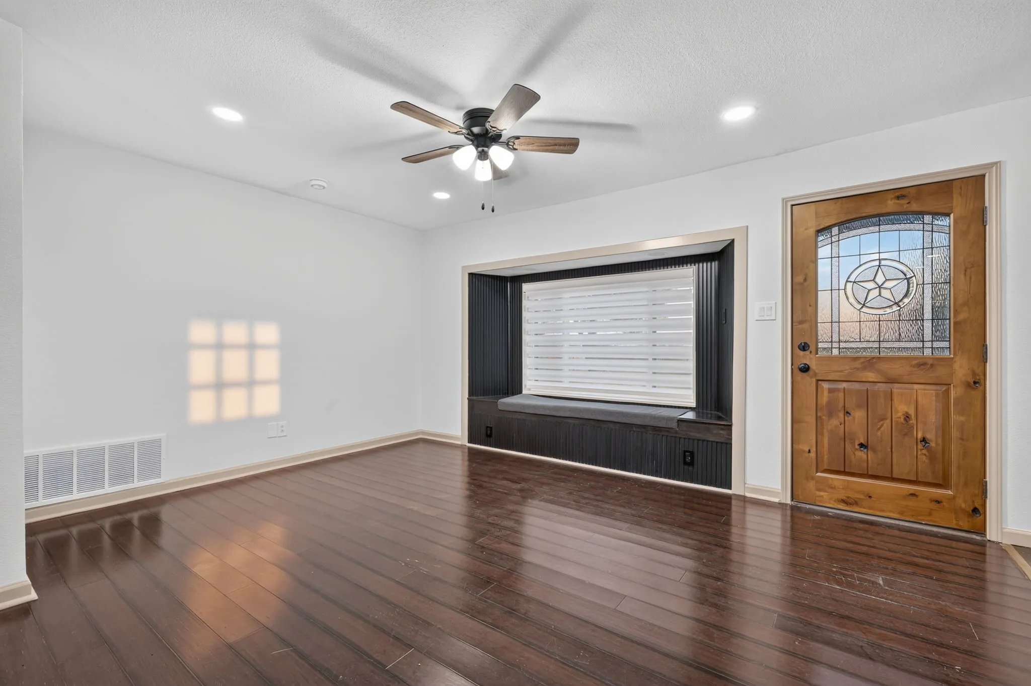 Single Family Residence For Rent in Somervell County , 1095 County Road 407, Nemo, Texas 76070, 4 Bedroom, 3 Bathroom, 1 Garage spaces, 1,896 Sqft, built in 1985, mls#21398879, Real Estate Agent in Nemo, Homes For Rent in Somervell county, Homes For Rent in Nemo, Realtor in Nemo Texas, Real Estate Brokerage Independent Realty Texas, Luminita Cordes Realtor