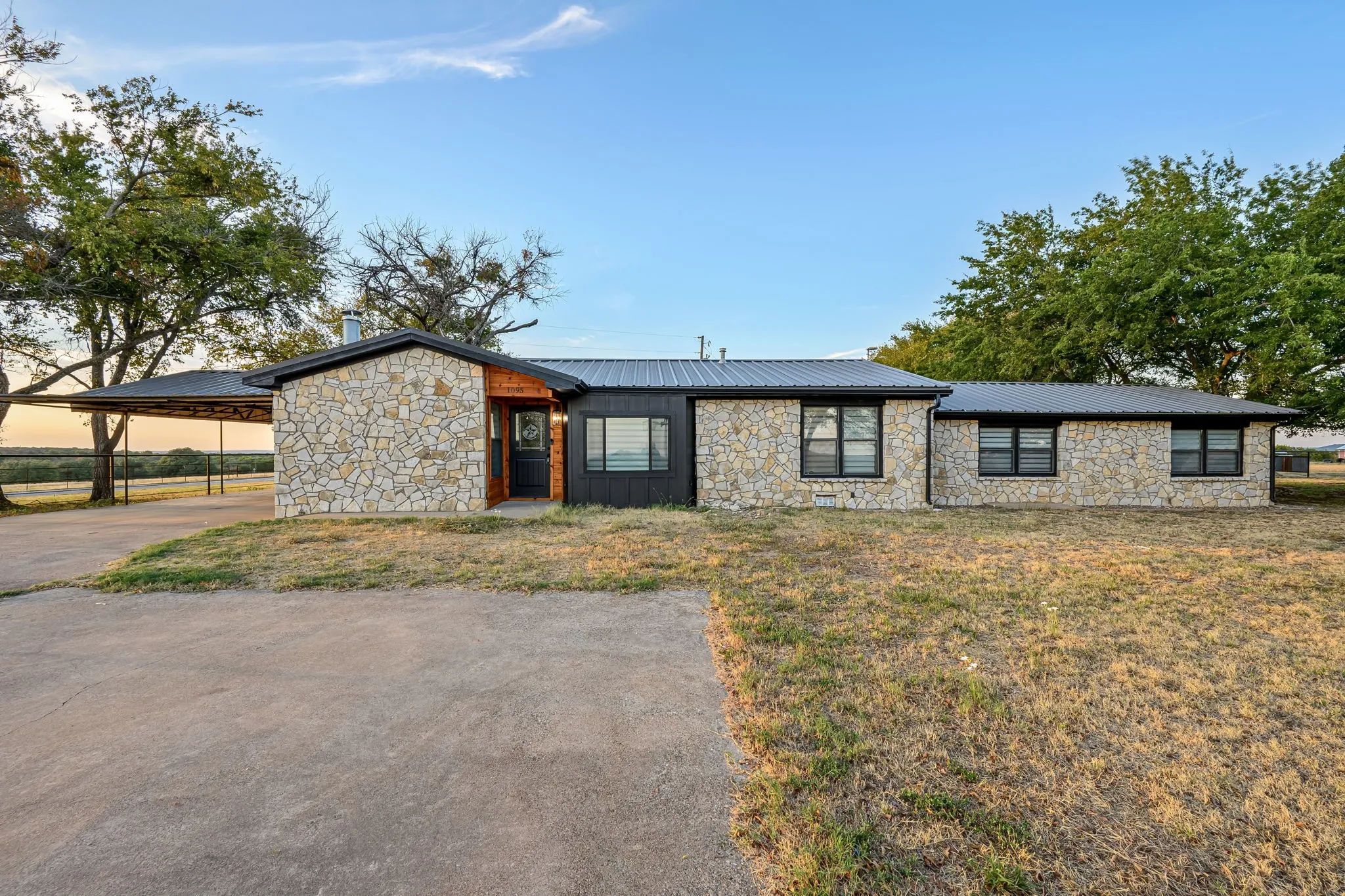 Single Family Residence For Rent in Somervell County , 1095 County Road 407, Nemo, Texas 76070, 4 Bedroom, 3 Bathroom, 1 Garage spaces, 1,896 Sqft, built in 1985, mls#21398879, Real Estate Agent in Nemo, Homes For Rent in Somervell county, Homes For Rent in Nemo, Realtor in Nemo Texas, Real Estate Brokerage Independent Realty Texas, Luminita Cordes Realtor